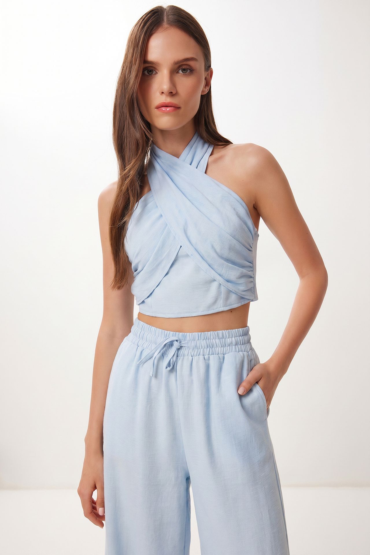 ISTANBUL Halter Yaka Bluz Ve Bol Paça Pantolon Takımı 3