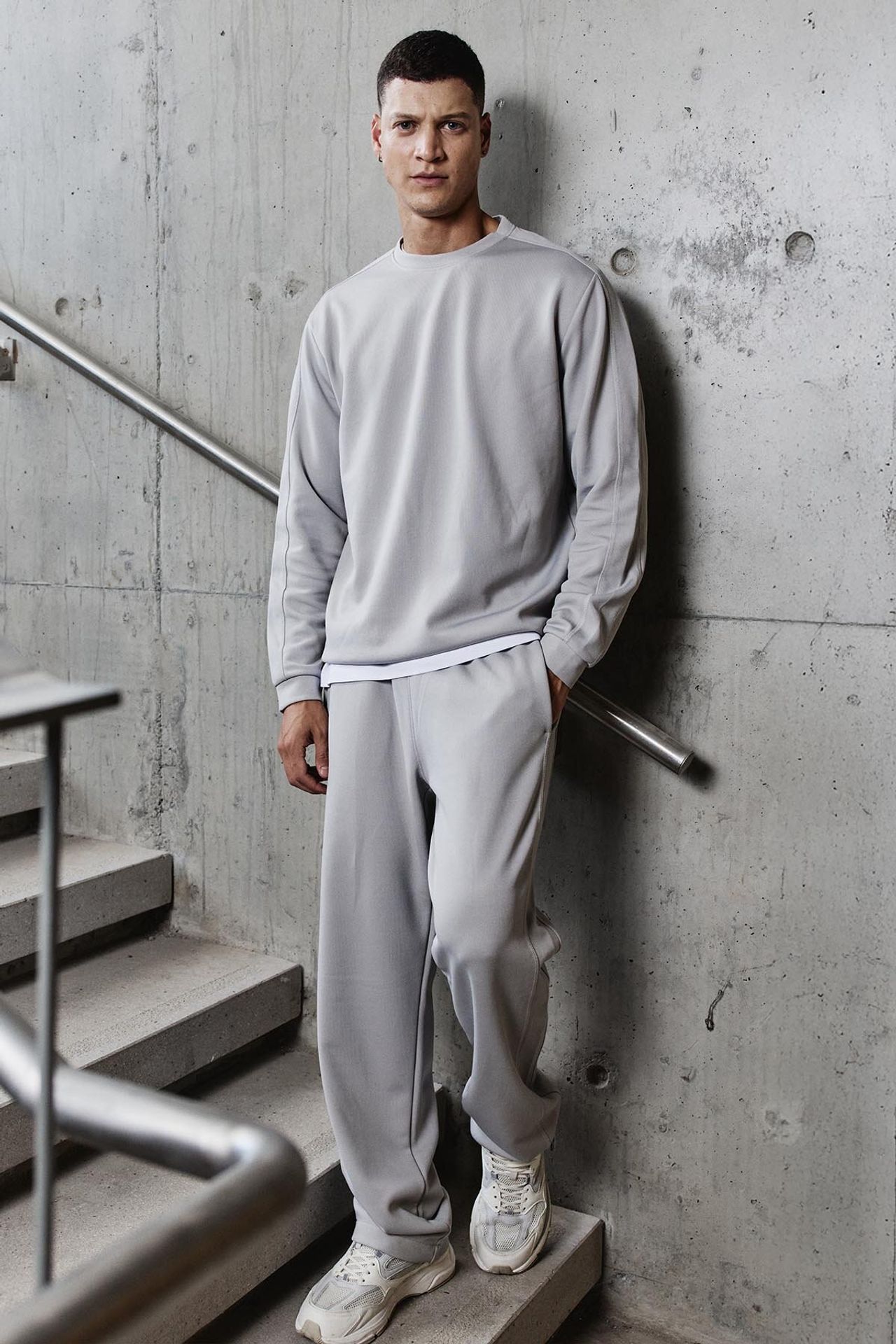 TOMMY Men's Oversized Sweatshirt And Pants Set 1