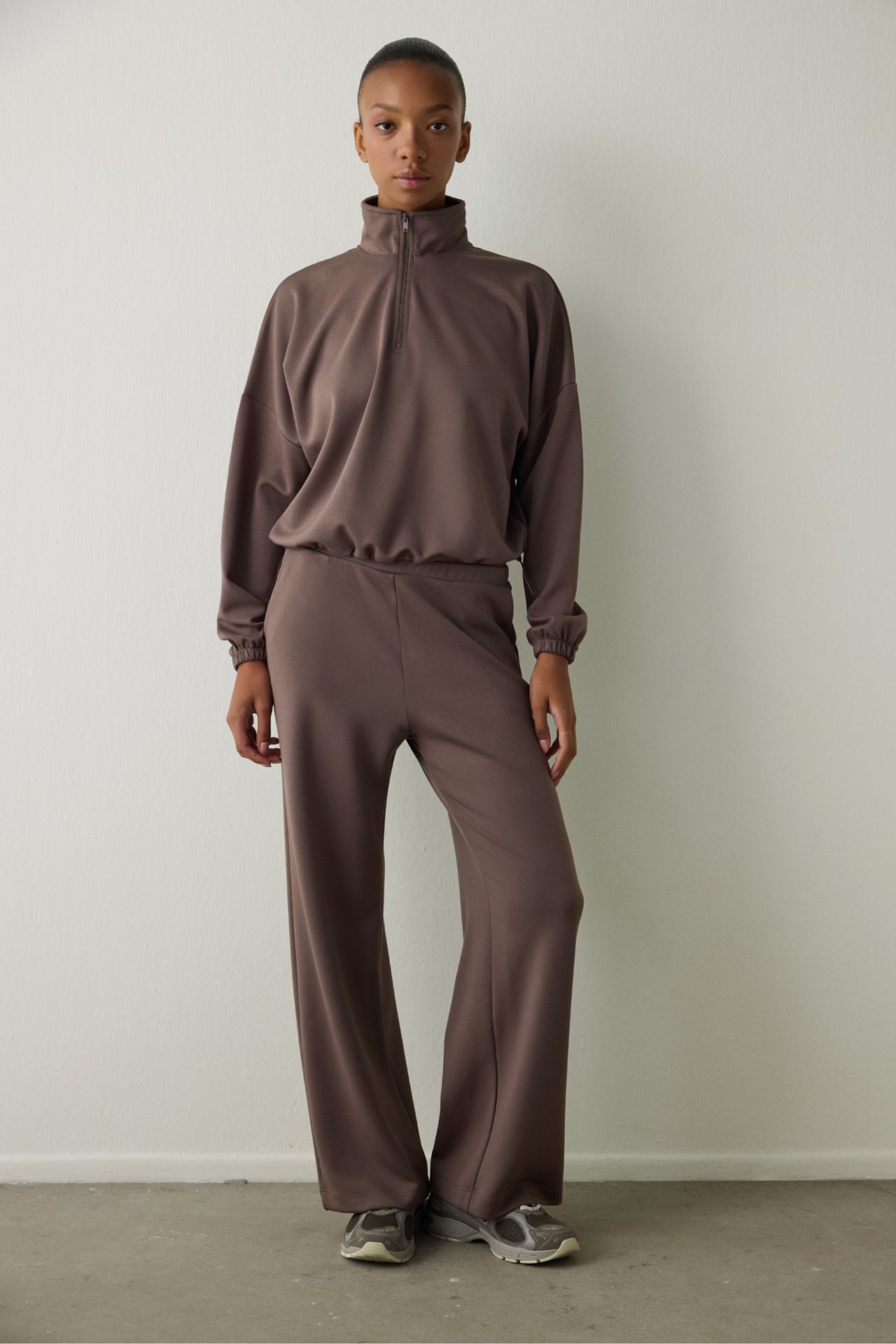 PENTI Silky Feel Mock Neck Crop Sweatshirt 3