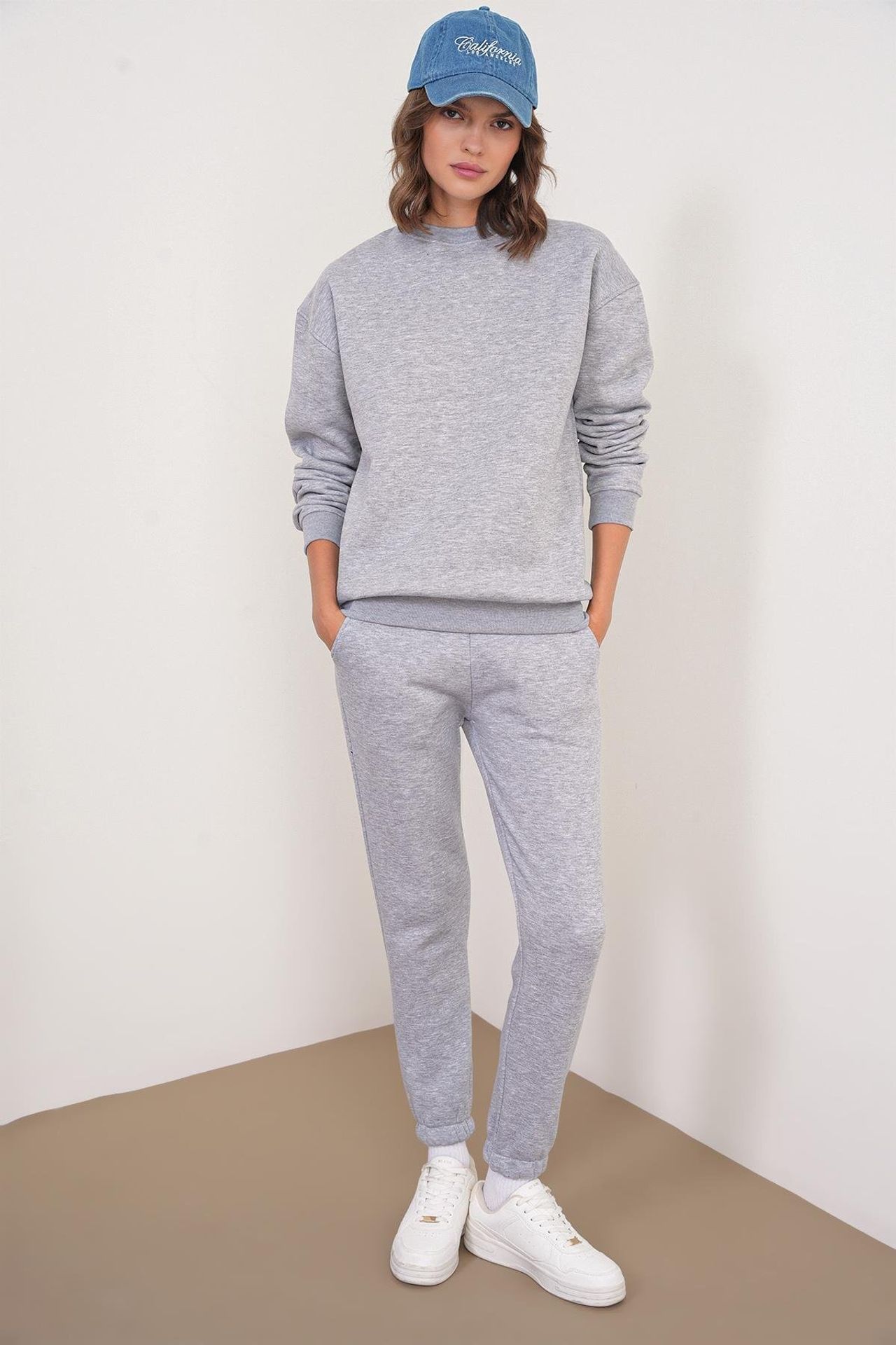 Mixray Basic Sweatshirt & Jogger Two-Piece Set 1
