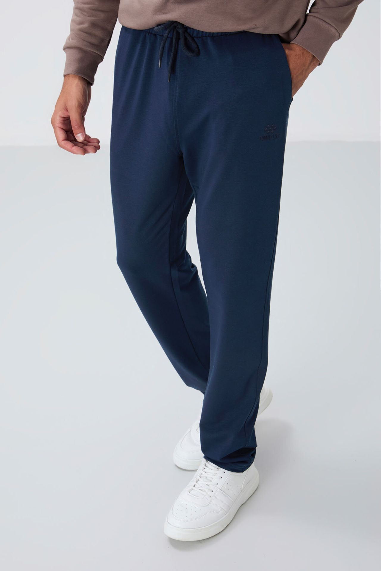 TOMMY Men's Regular-Fit Cotton Blend Sweatpants 3