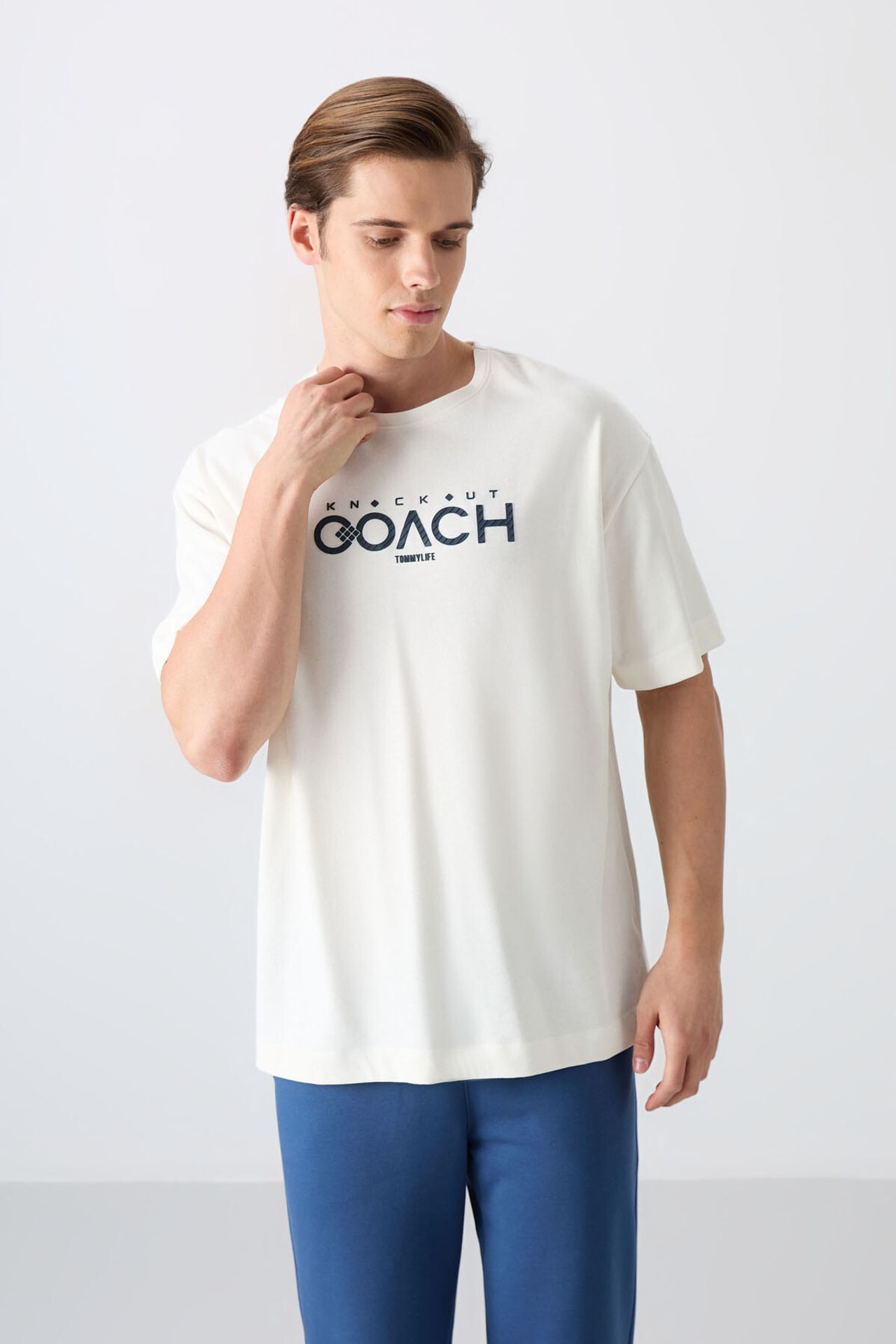 TOMMY Oversized Logo Patch Crew Neck T-Shirt 1