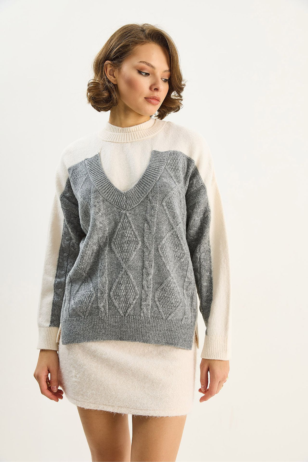 LUCCI Crew Neck Knit Sweater with Argyle Pattern 2