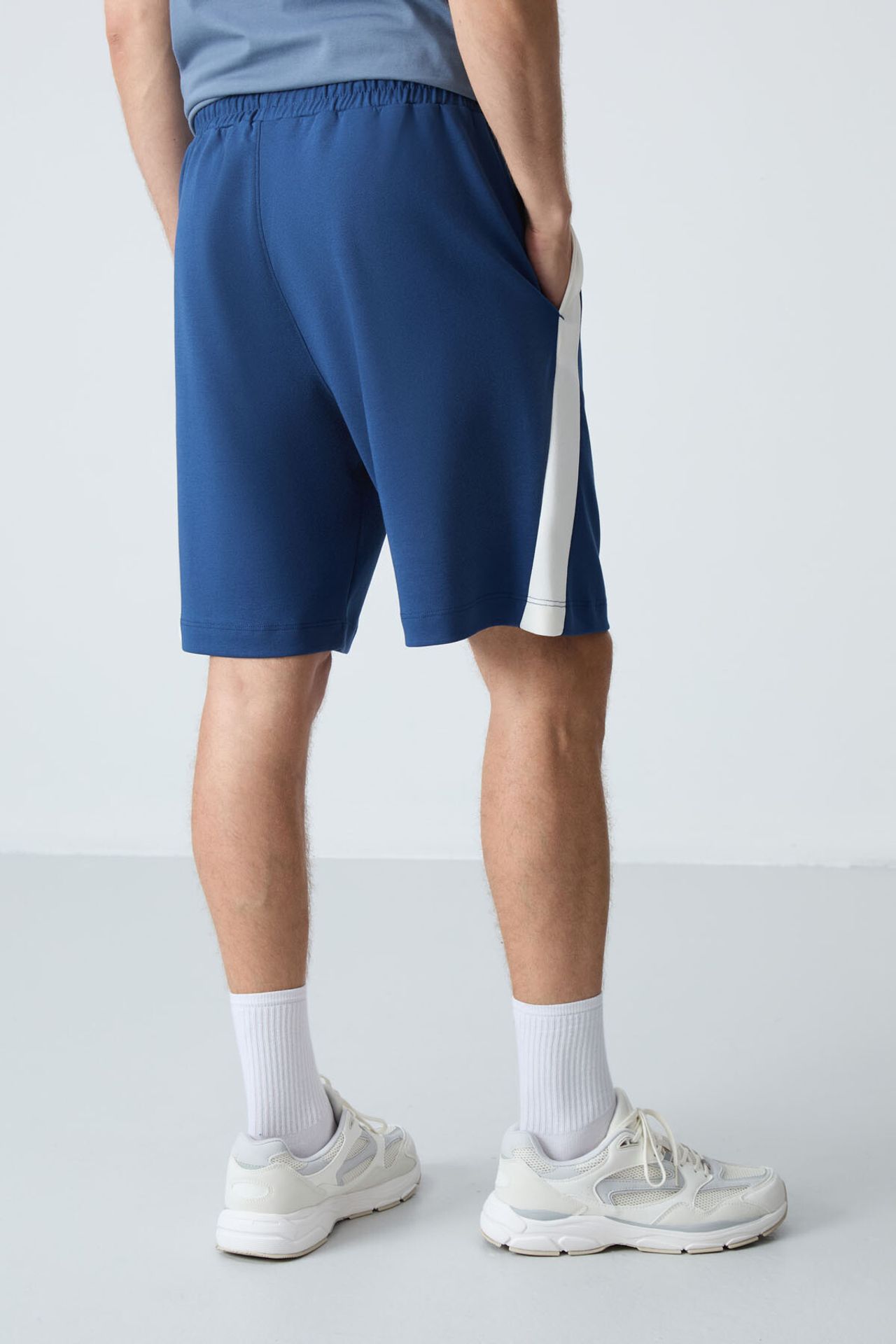 TOMMY Men's Cotton Blend Sweat Shorts 6