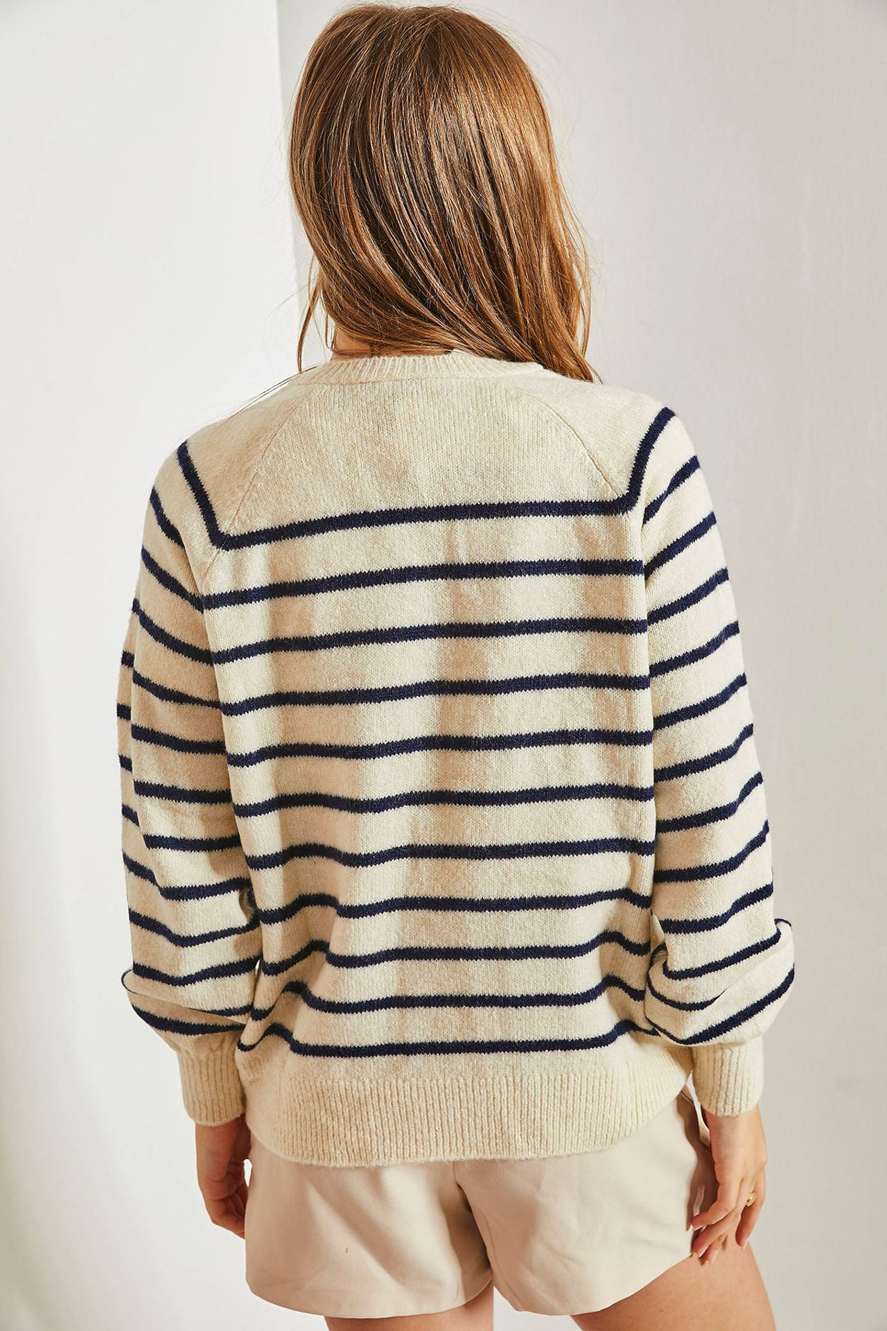LUCCI Button-Collar Knit Sweater 6