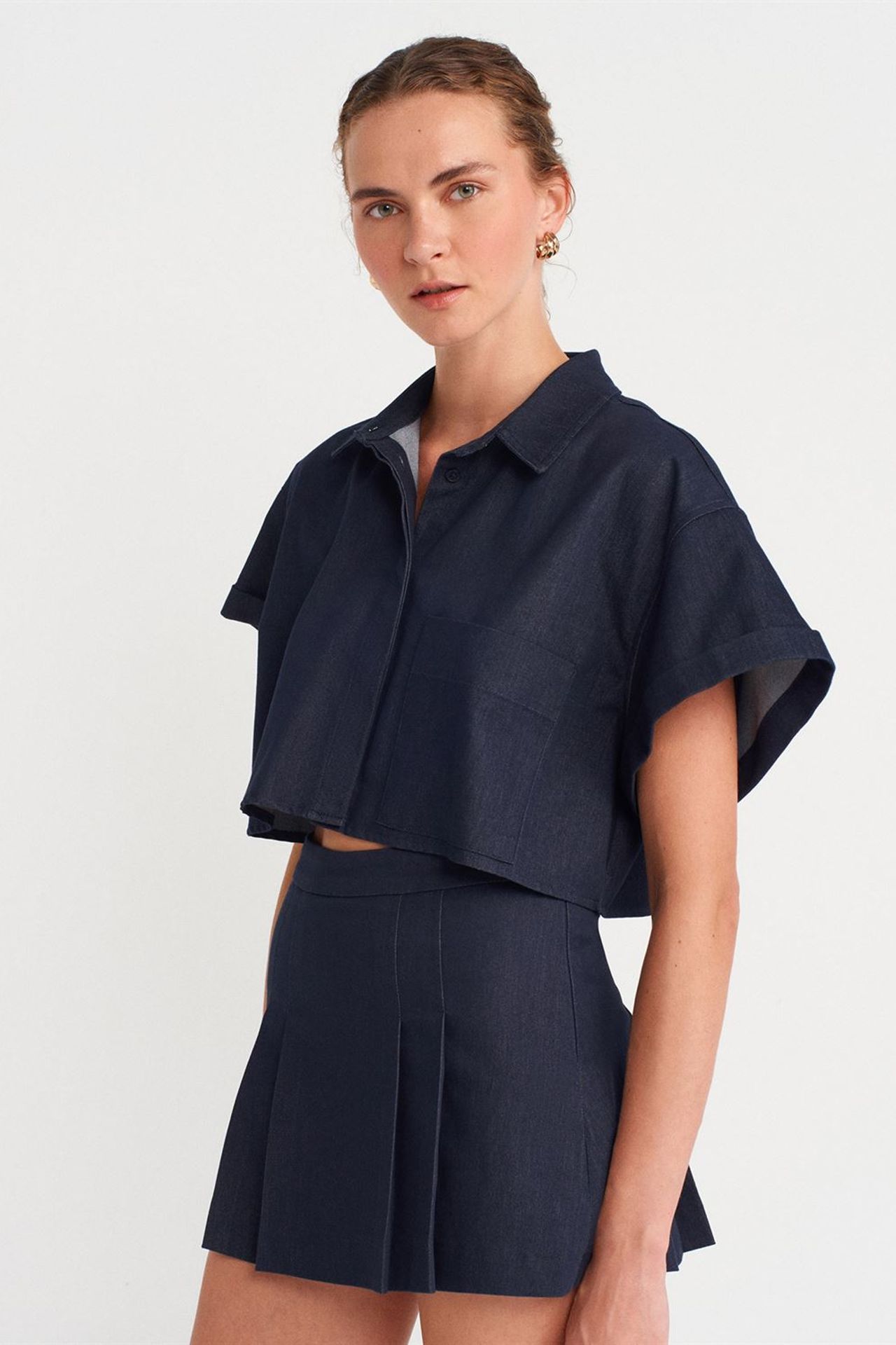 DILVIN Women's Cropped Textured Button Shirt 4