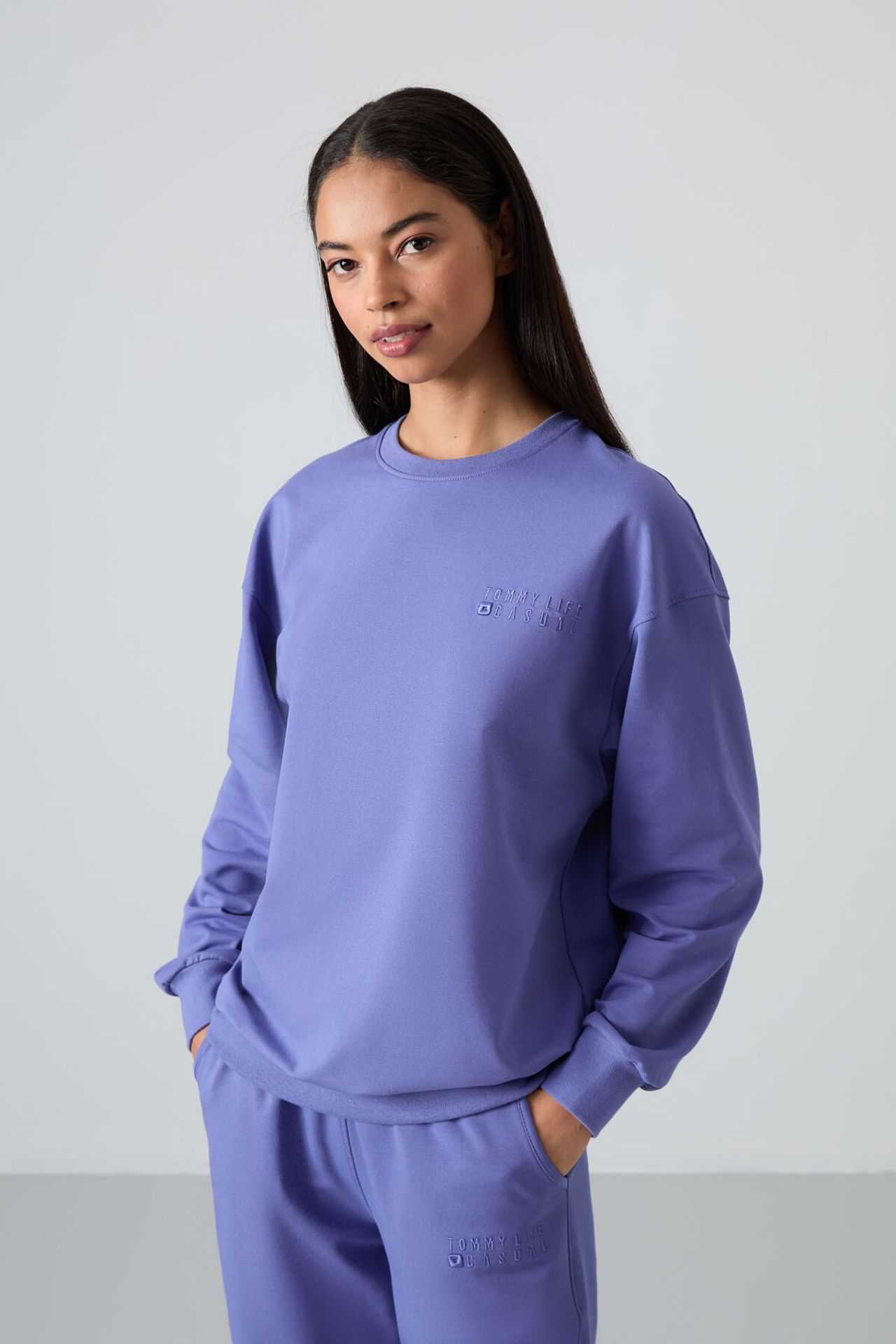 TOMMY Oversized Crew Neck Sweatshirt and Pants Set 2