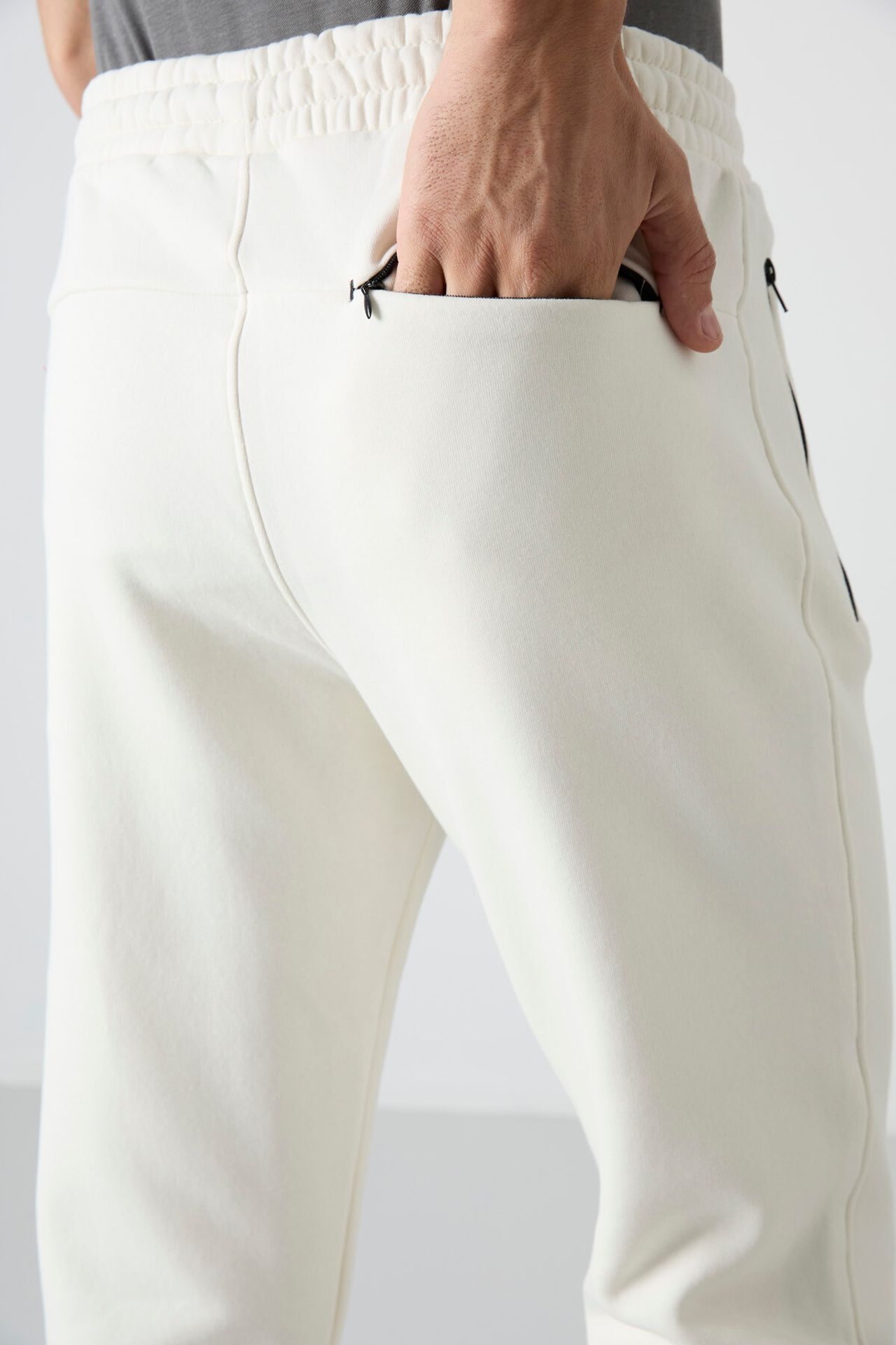 TOMMY Men's Regular Fit Fleece Sweatpants 5