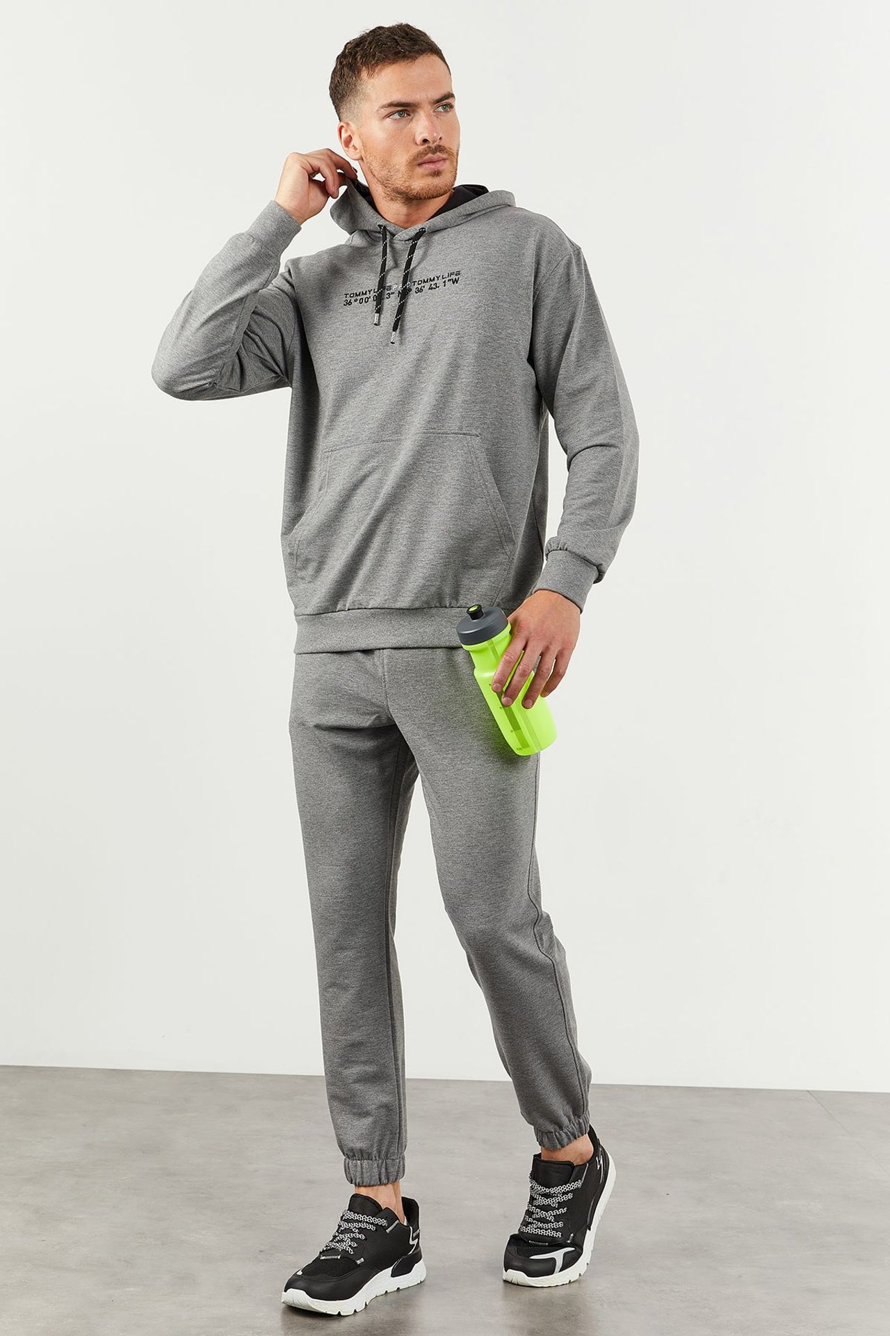 TOMMY Oversized Hooded Sweatshirt And Pants Set 1