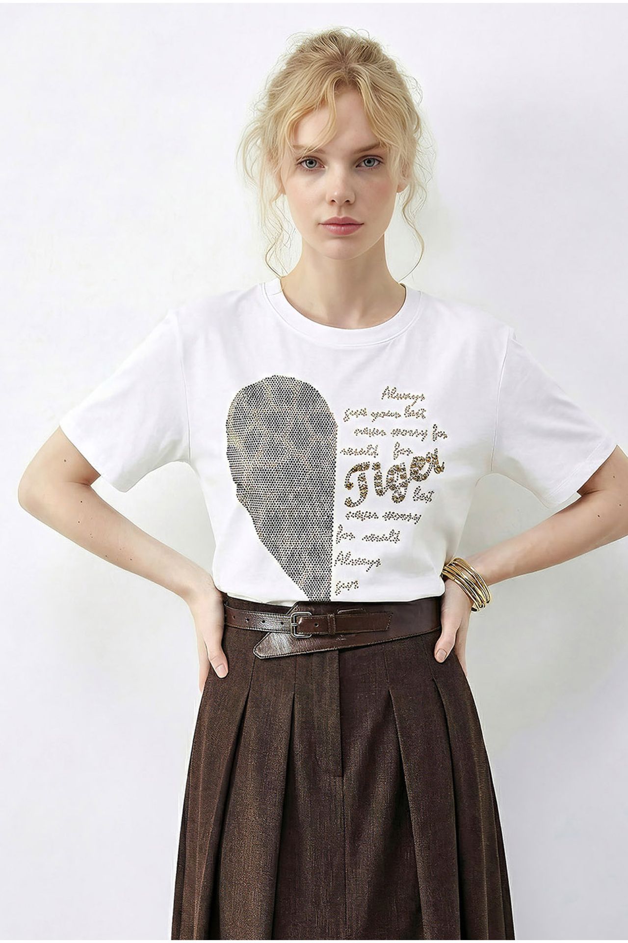 LUCCI Crew Neck Sequin Text Print T-Shirt 1