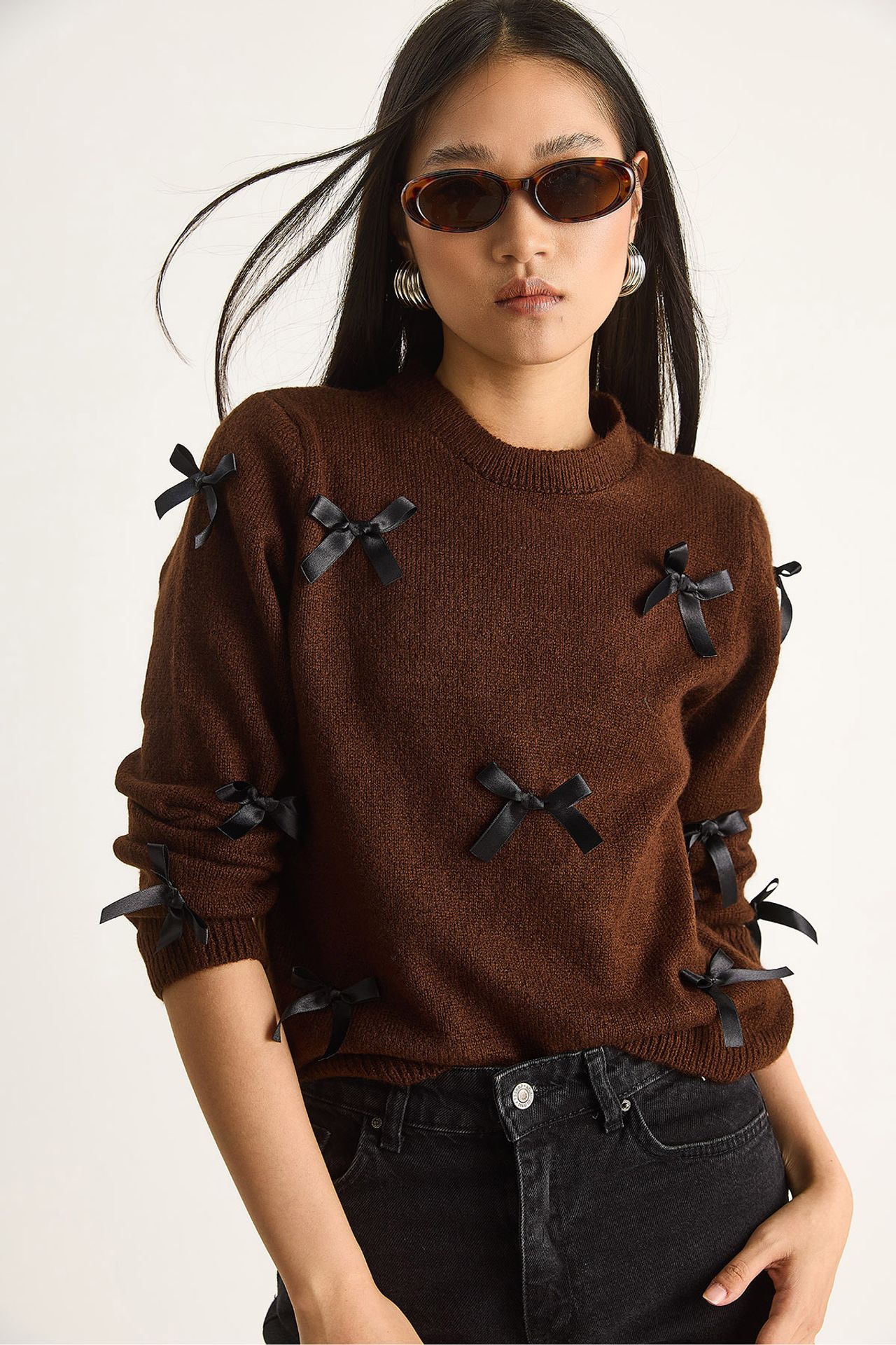 LUCCI Bow Detailed Crew Neck Sweater 2