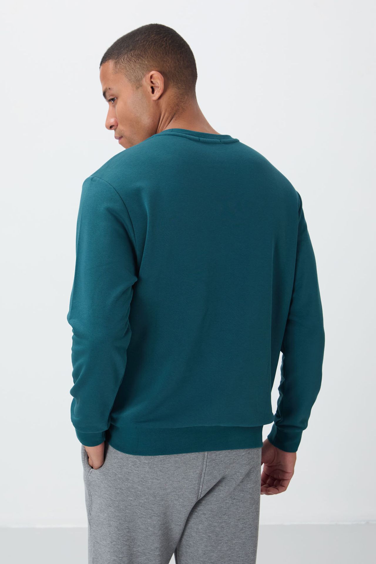 TOMMY Men's Printed Crew Neck Sweatshirt 5