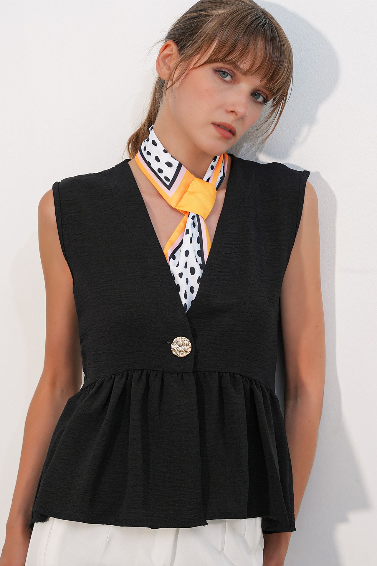 BDART V-Neck Buttoned Sleeveless Blouse 3