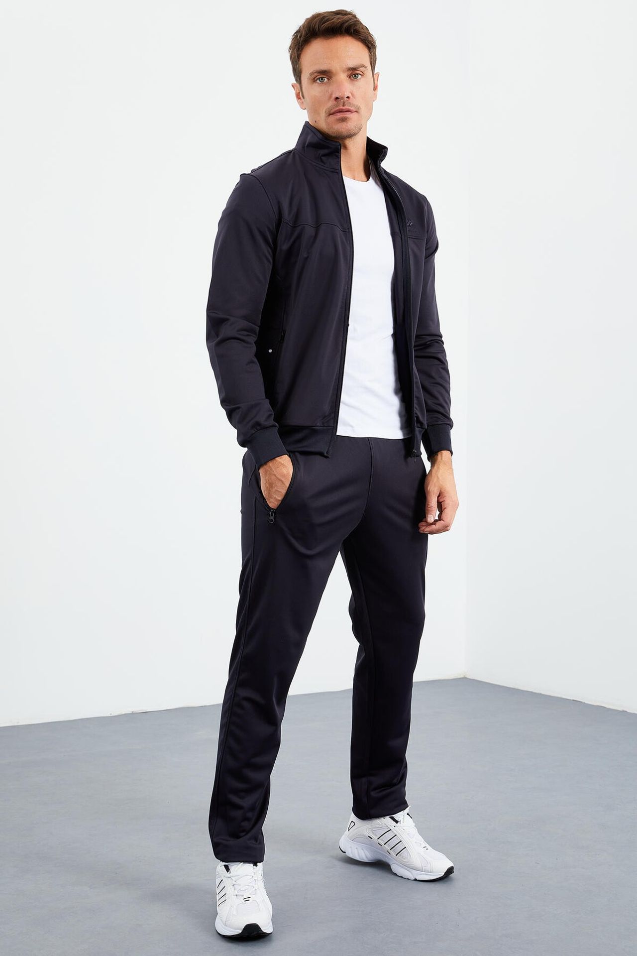 TOMMY Men's Scuba Knit Active Set With Zipper Collar 4