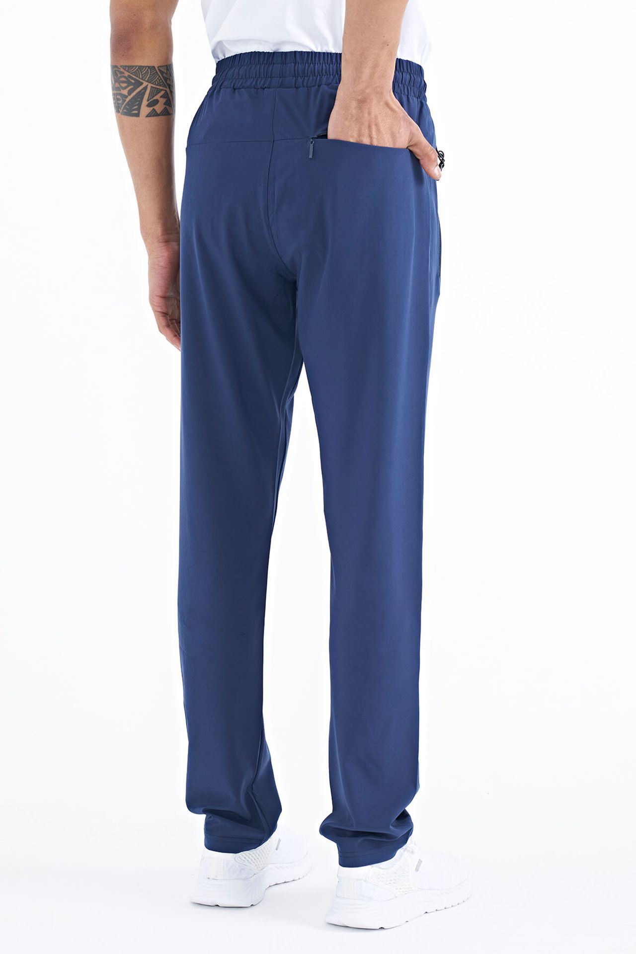 TOMMY Men's Straight-Leg Pull-On Sweatpants 6