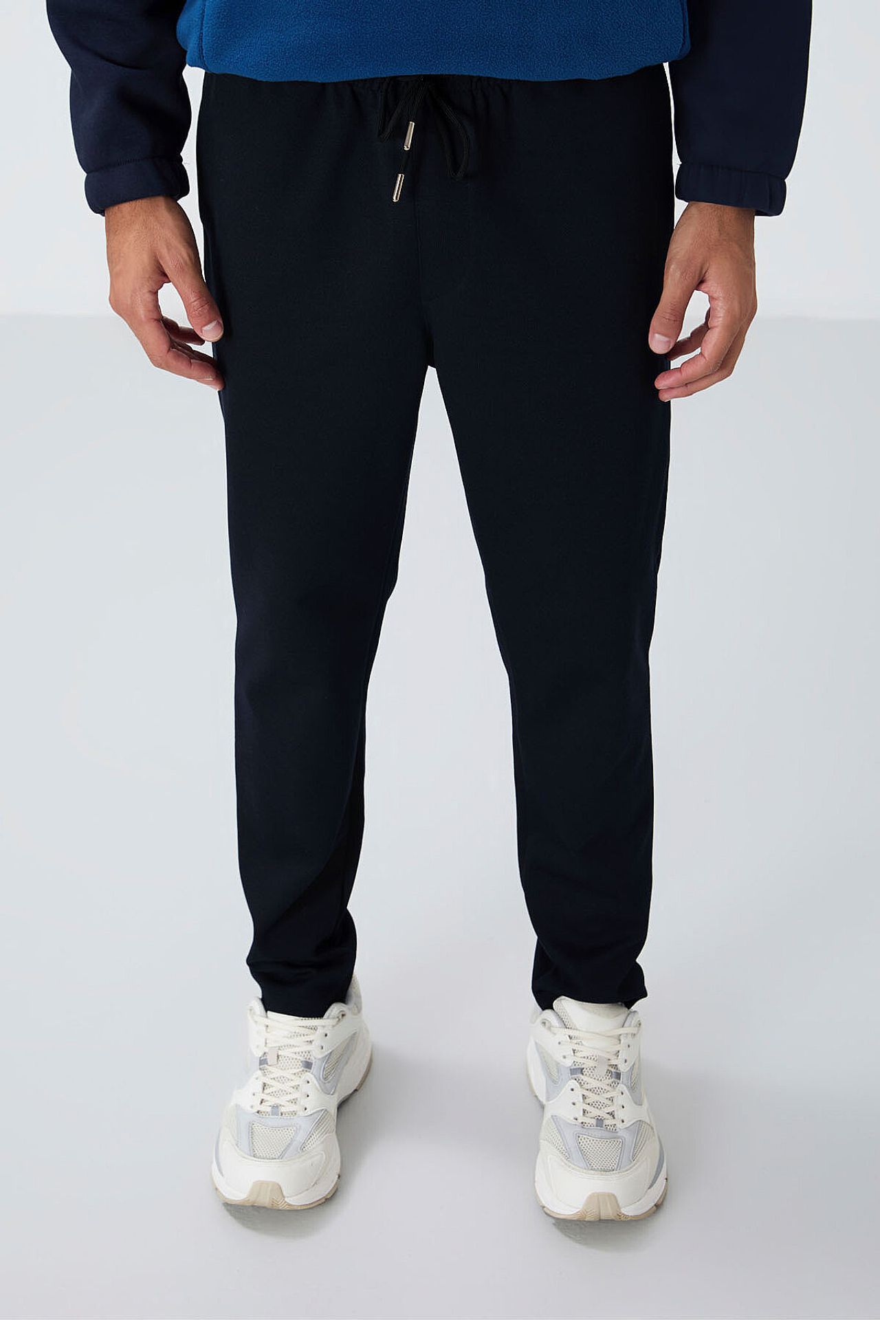 TOMMY Men's Elastic Waist Tapered Sweatpants 2