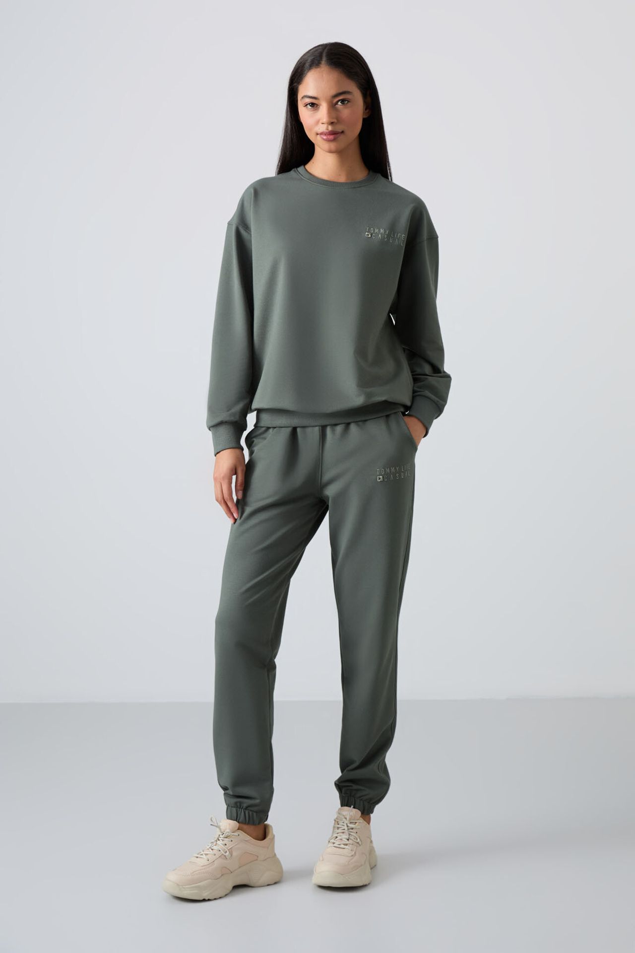 TOMMY Oversized Crew Neck Sweatshirt and Pants Set 2