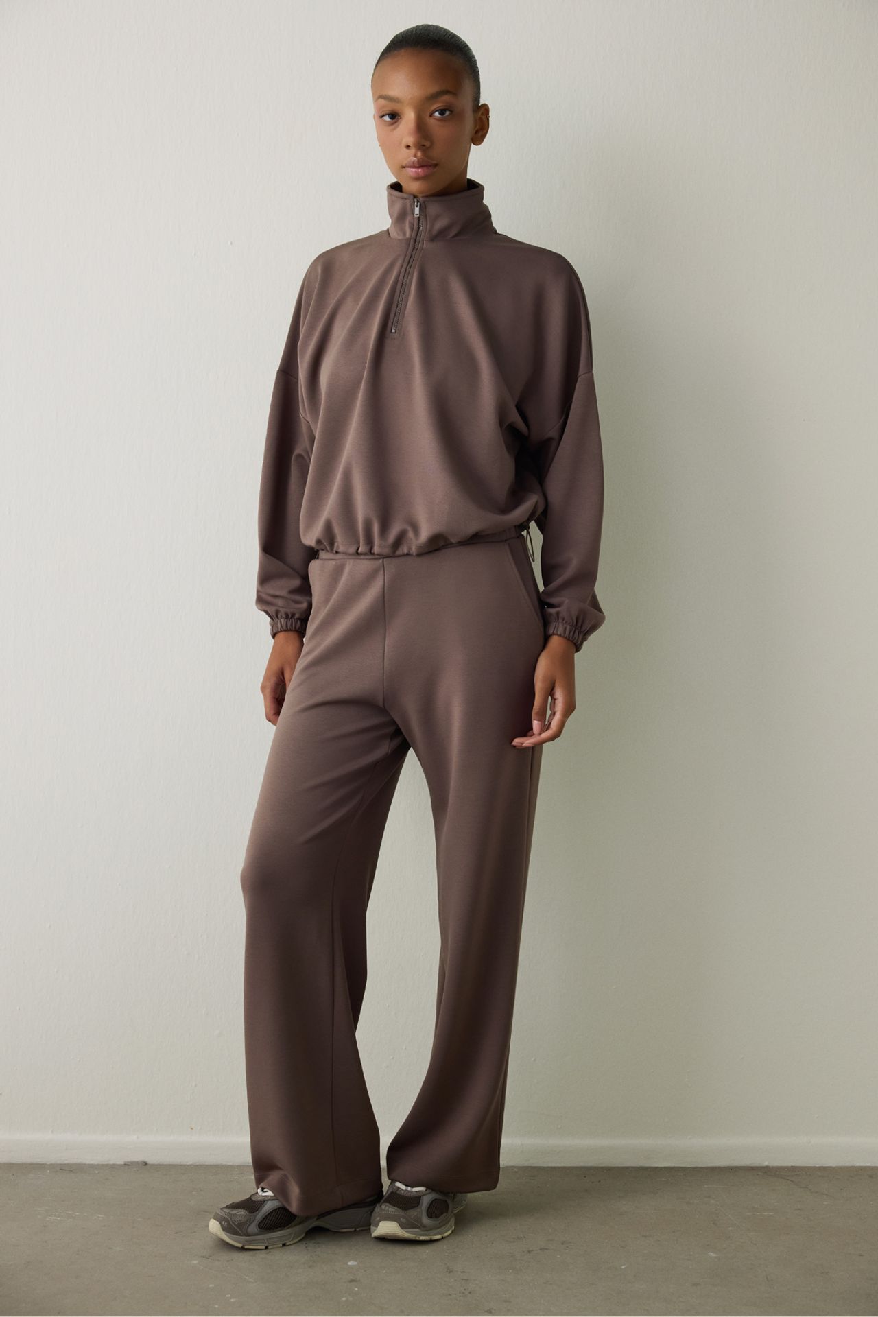 PENTI Silky Feel Mock Neck Crop Sweatshirt 2
