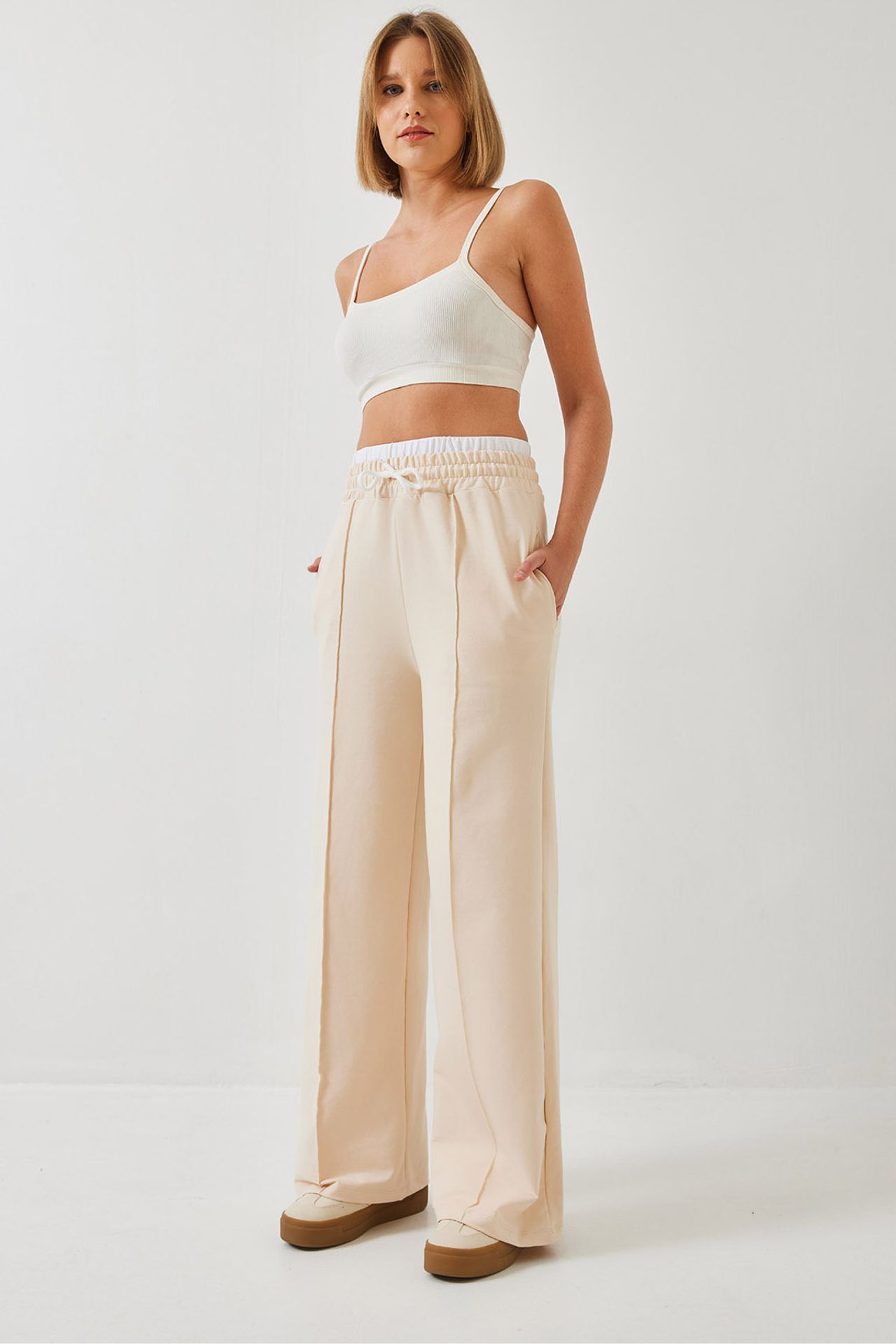 LUCCI Wide Leg Pants with Belt Detail 2