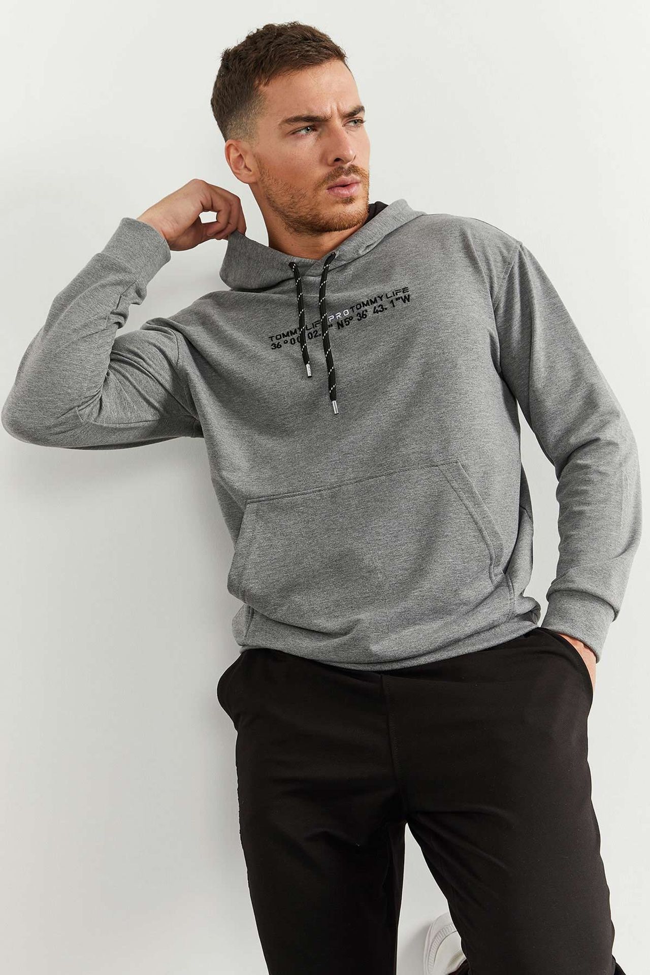 TOMMY Oversized Hooded Sweatshirt And Pants Set 2