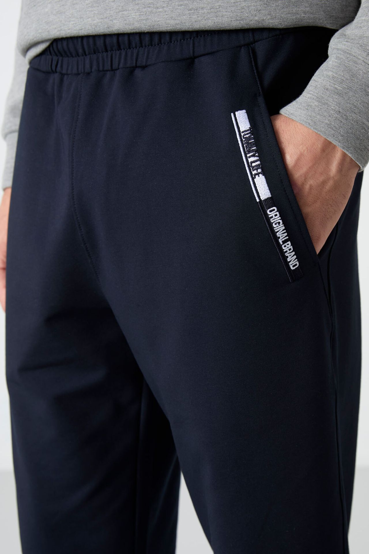TOMMY Men's Mid-Waist Capri Shorts 3