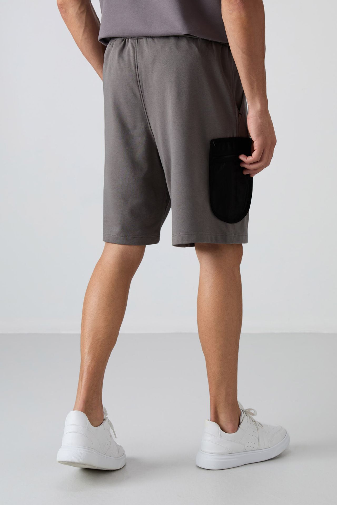 TOMMY Men's Wide-leg Cargo Shorts 4