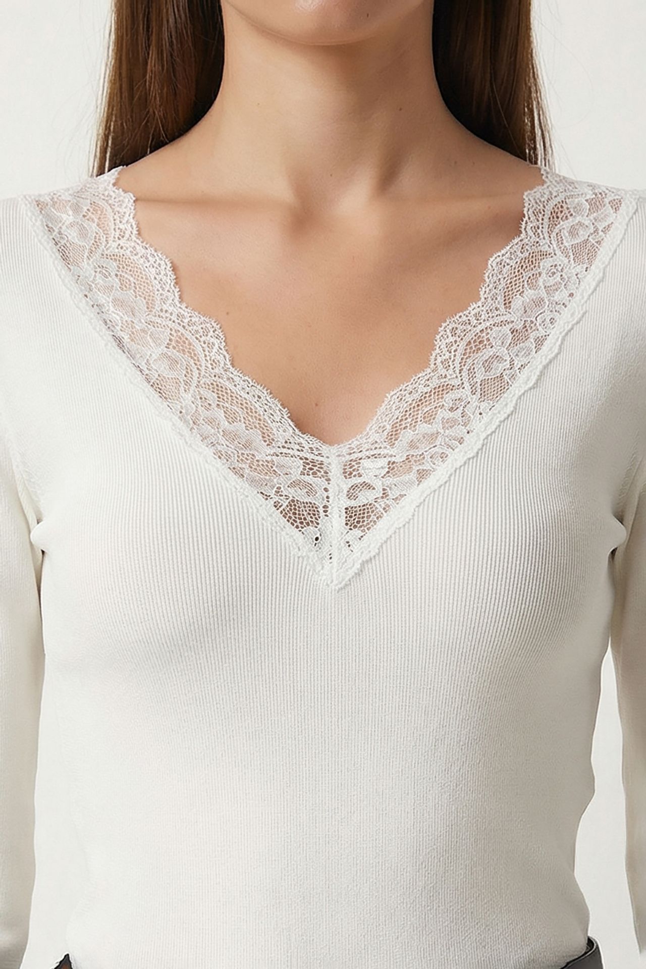 ISTANBUL Lace V-Neck Slim Fit Blouse 4