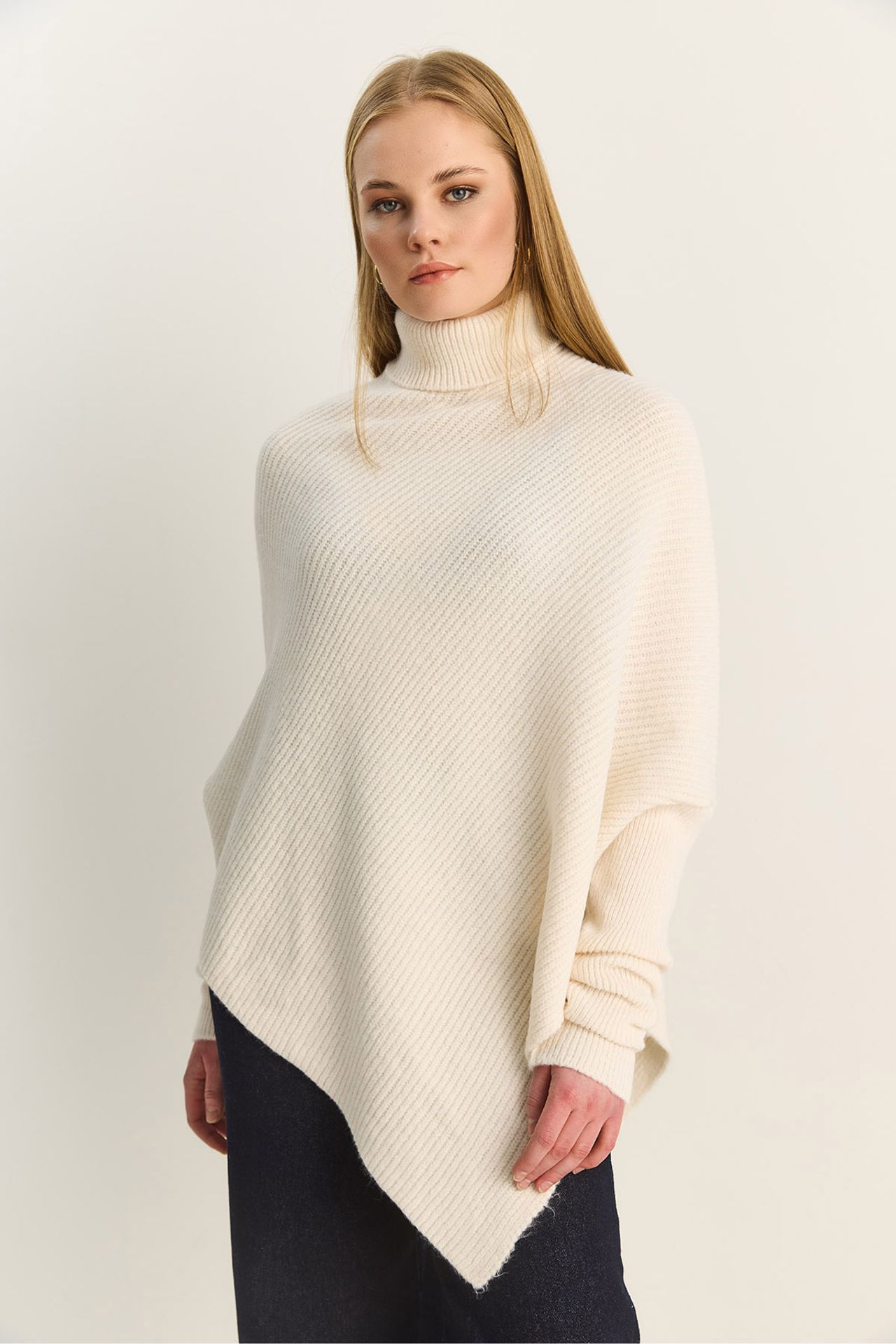 LUCCI Oversized Turtleneck Ribbed Knit Sweater 4