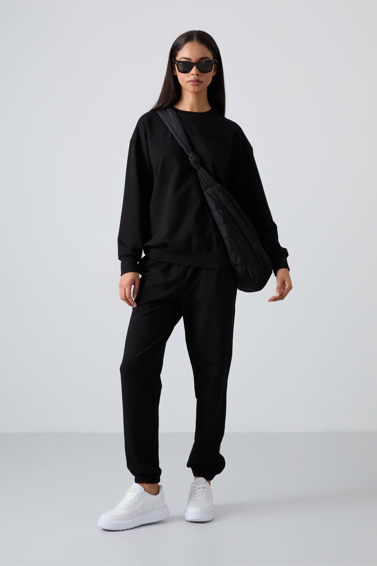 TOMMY Oversized Crew Neck Sweatshirt and Pants Set 1