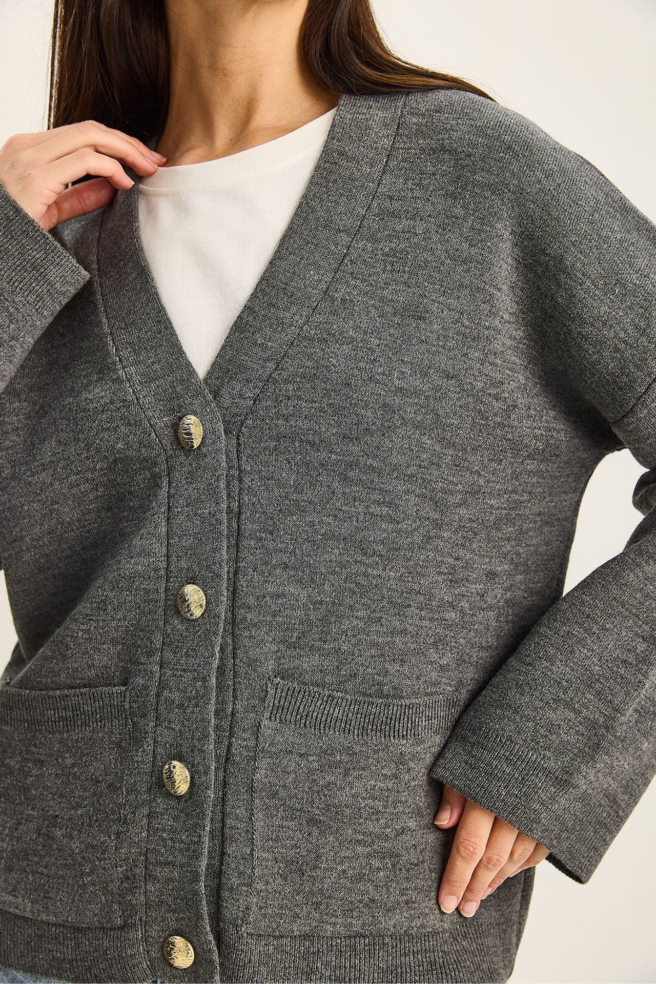 LUCCI Thick Ribbed V-neck Cardigan with Button Closure 6