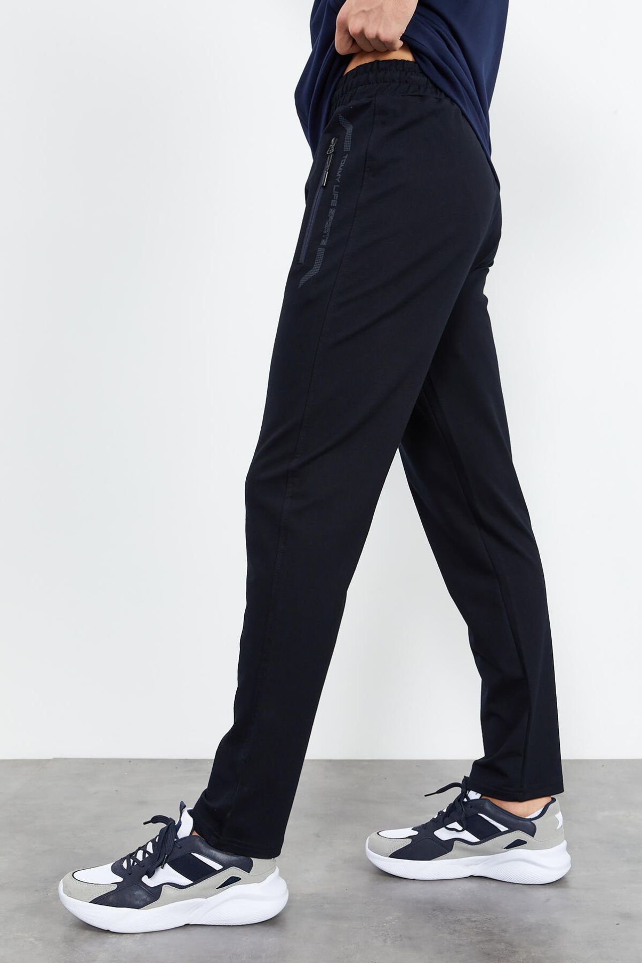 TOMMY Men's Zip-Front Sweatshirt And Pants Set 6