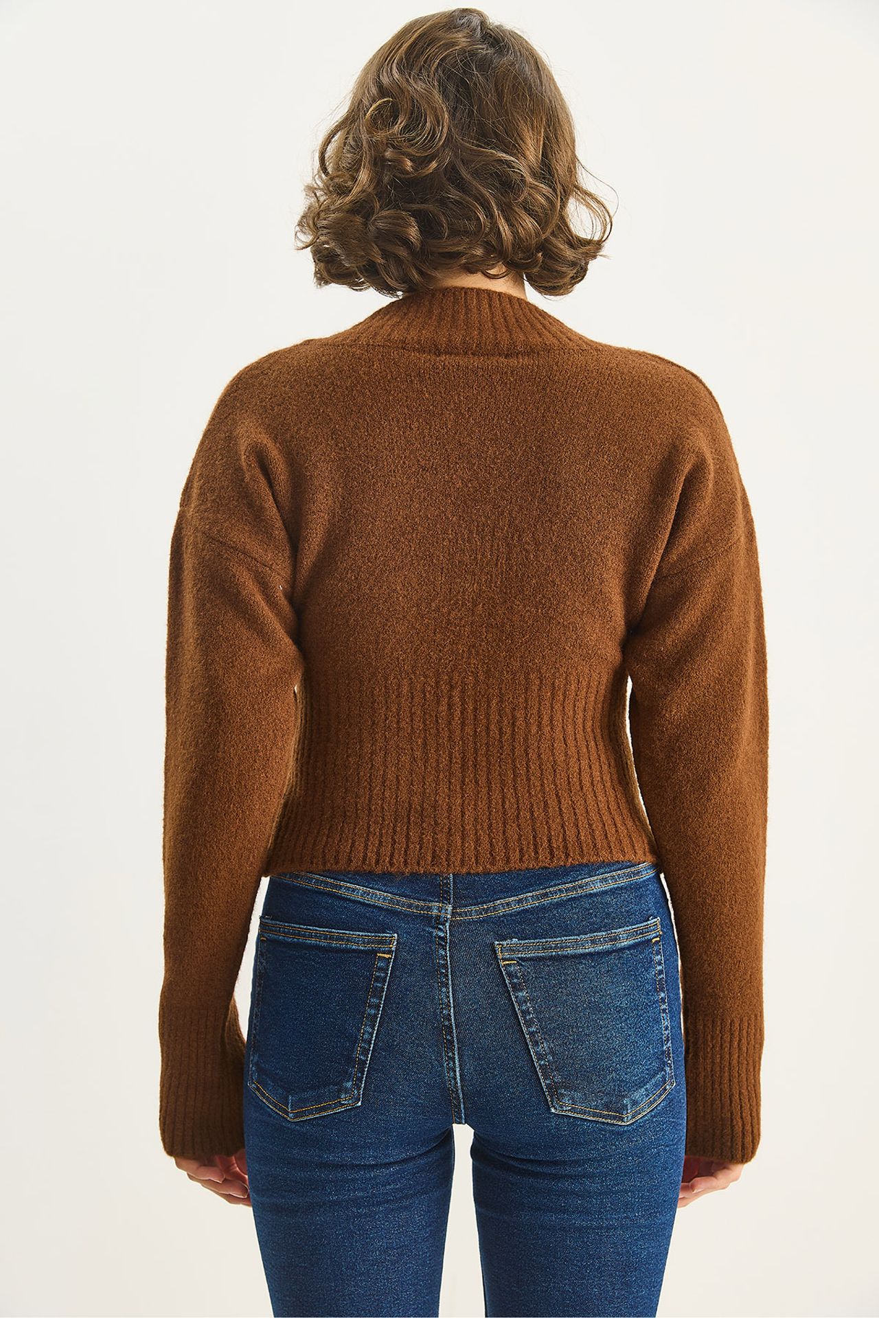 LUCCI Ribbed V-Neck Slim Fit Crop Sweater 6