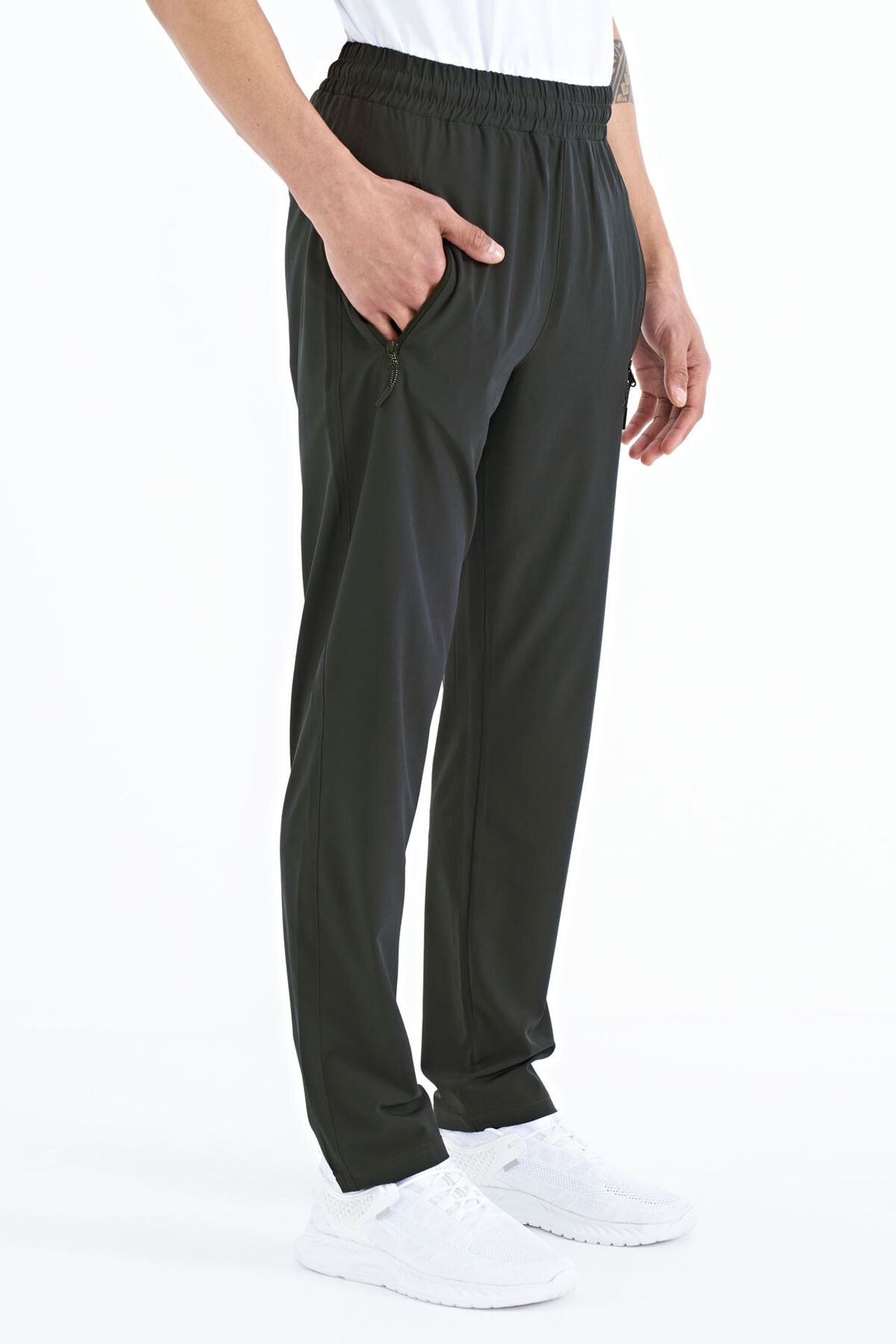 TOMMY Men's Straight-Leg Pull-On Sweatpants 5