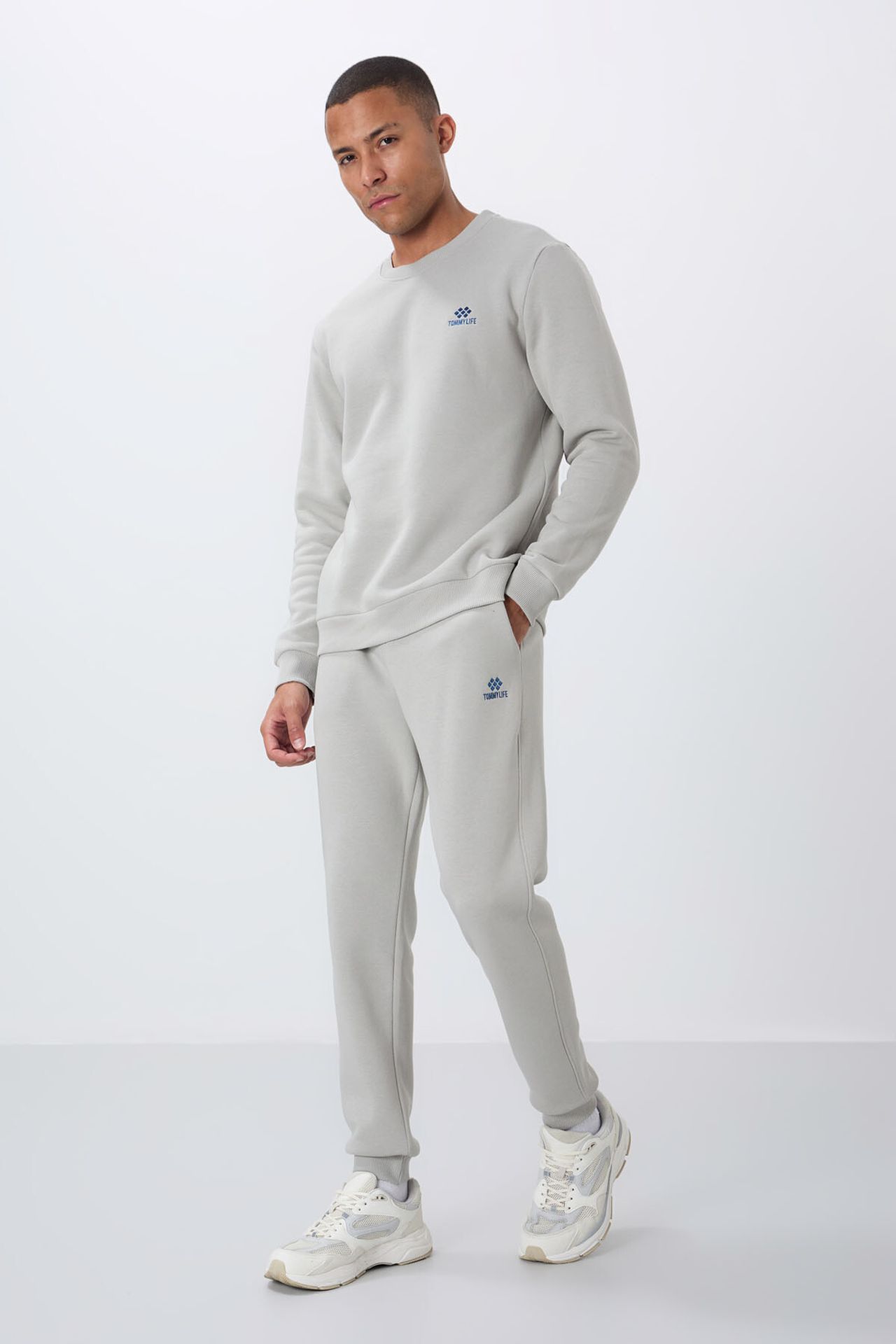 TOMMY Men's Fleece Sweatshirt And Pants Set 1