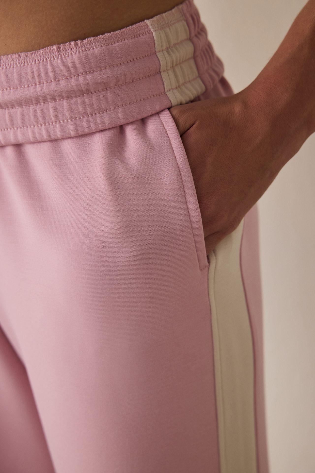 PENTI Silky Feel Normal Waist Panel Sweatpants 4