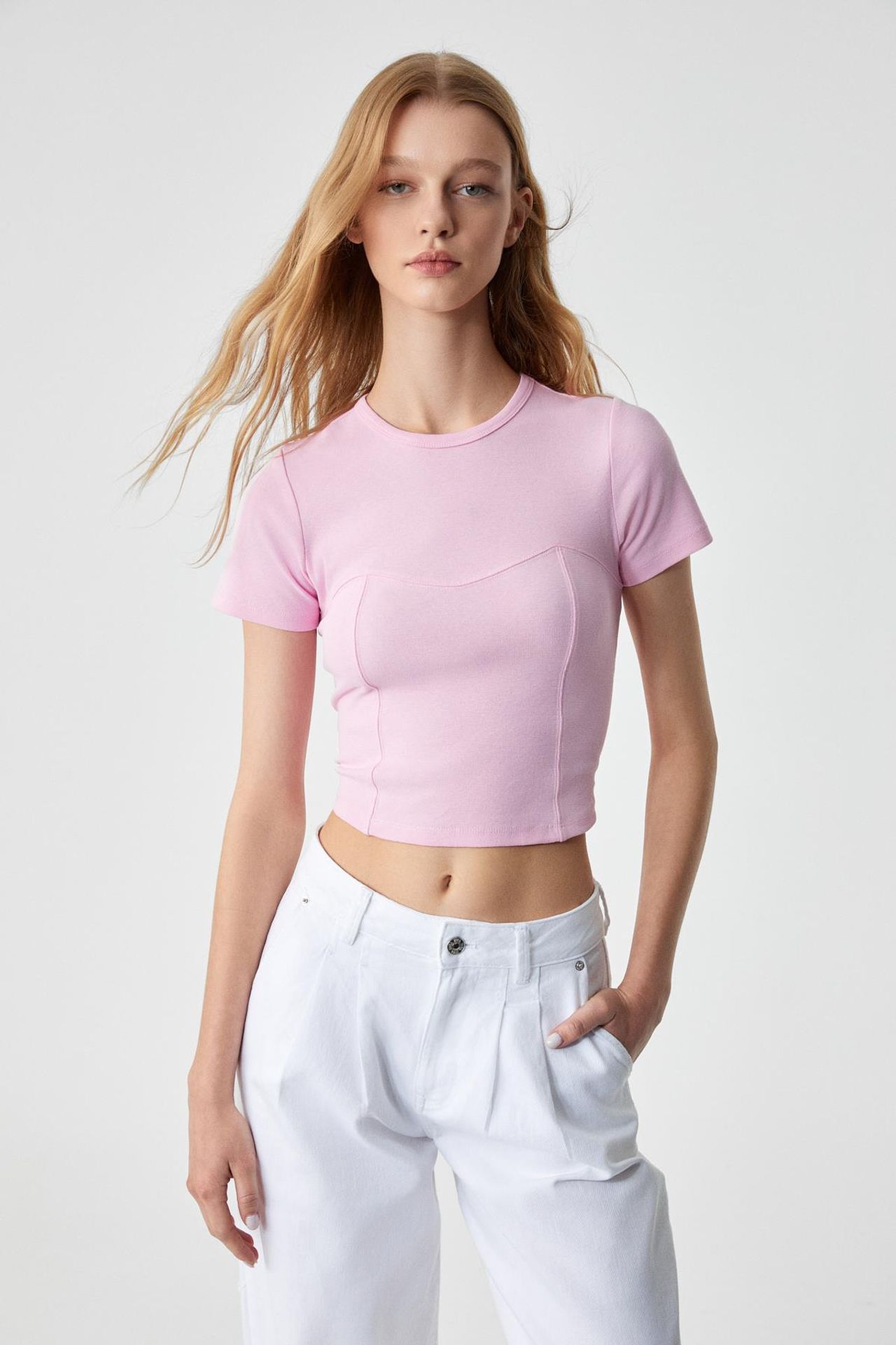 ETHIQUET Short Fitted Crop Top 1
