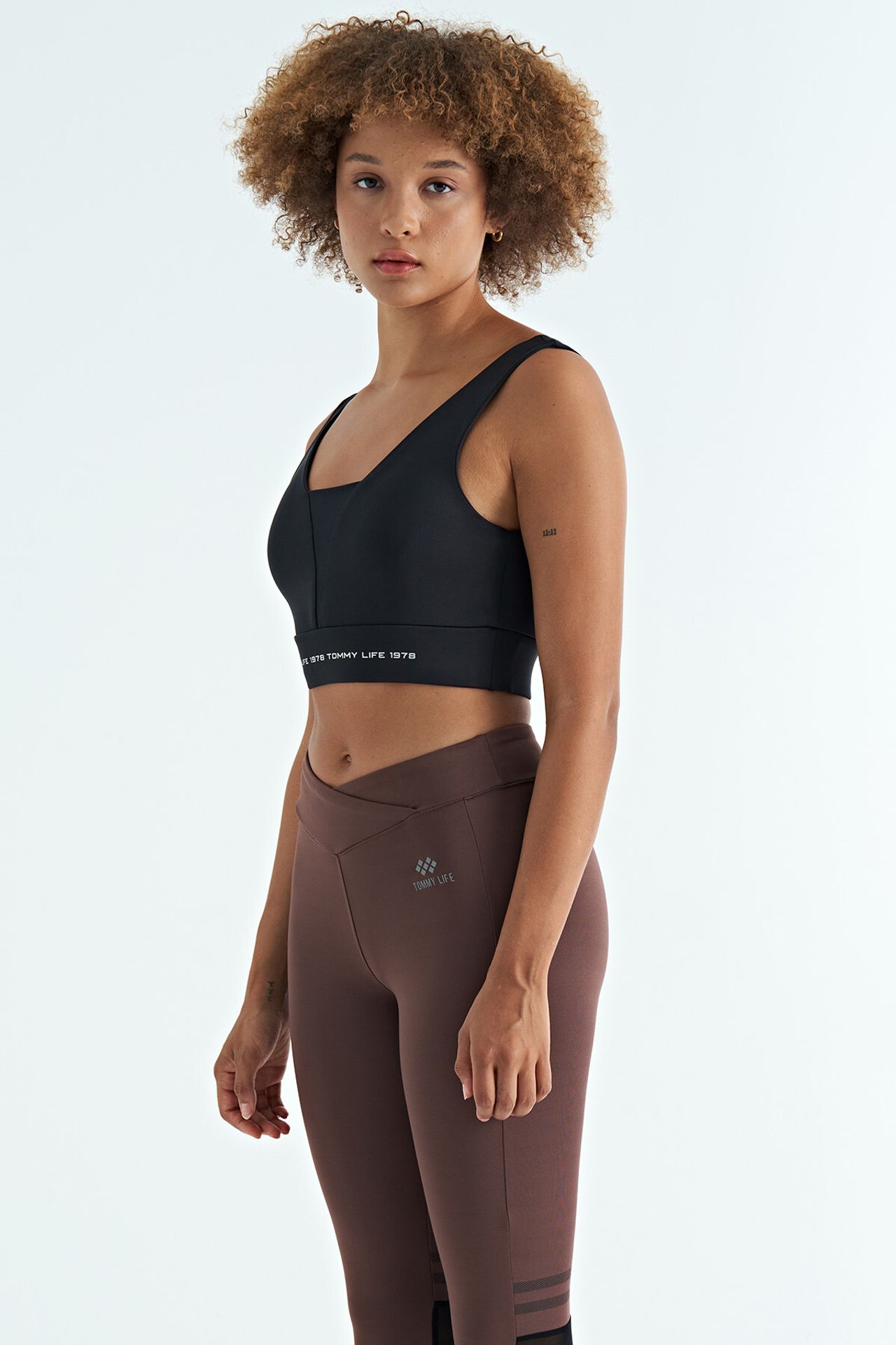 TOMMY Women's Color-Blocked Sleeveless Crop Sports Top 3