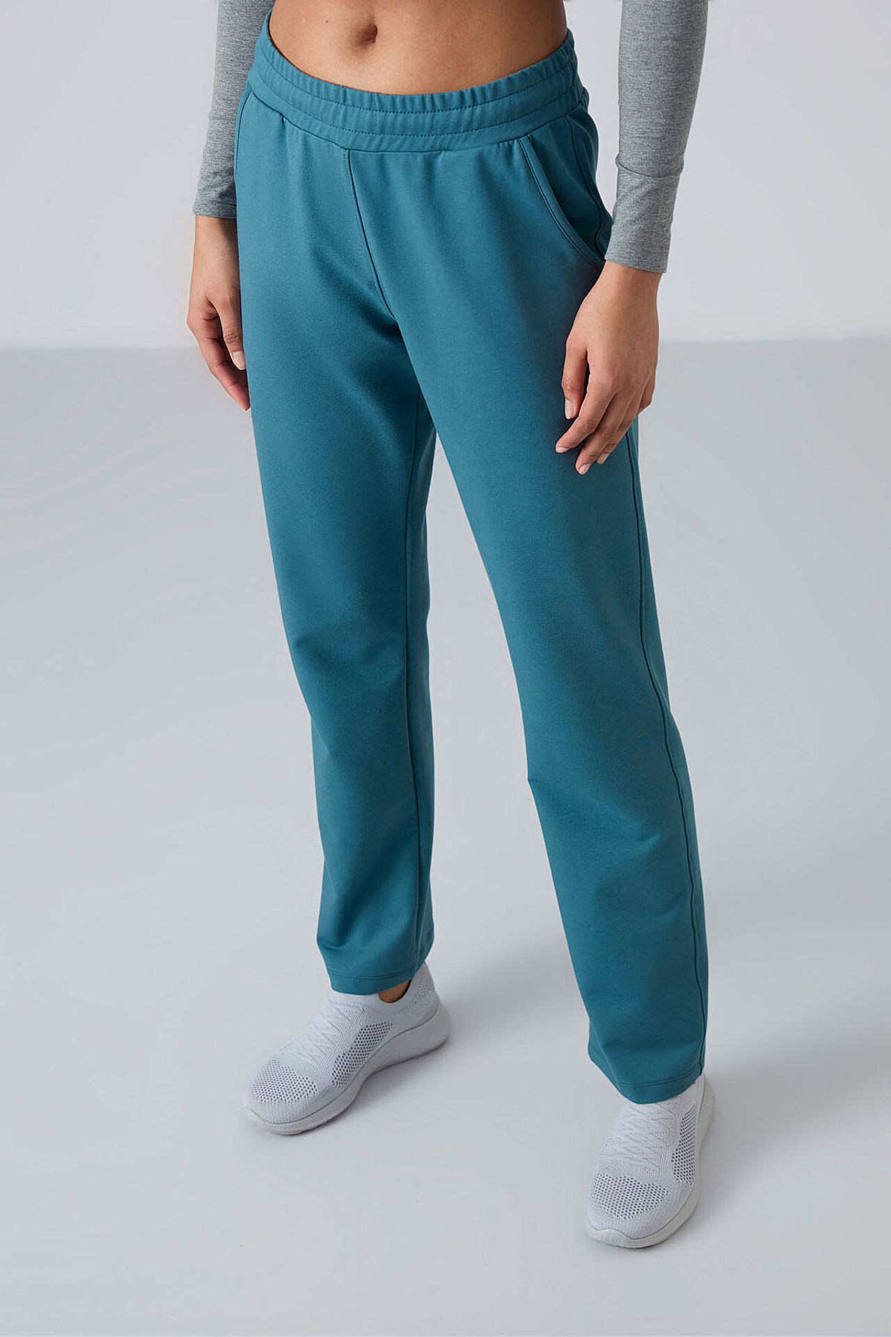 TOMMY Women’s Straight-Leg Fleece Sweatpants 2