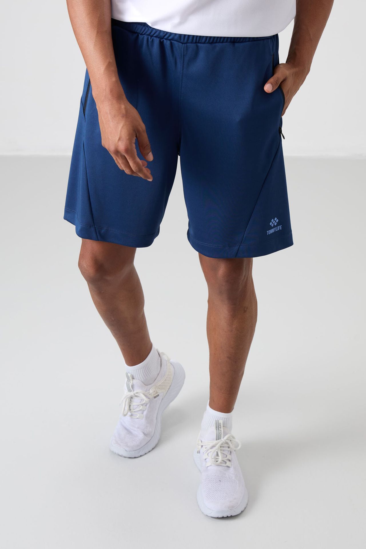 TOMMY Men's Knit Zipper Sweat Shorts 2