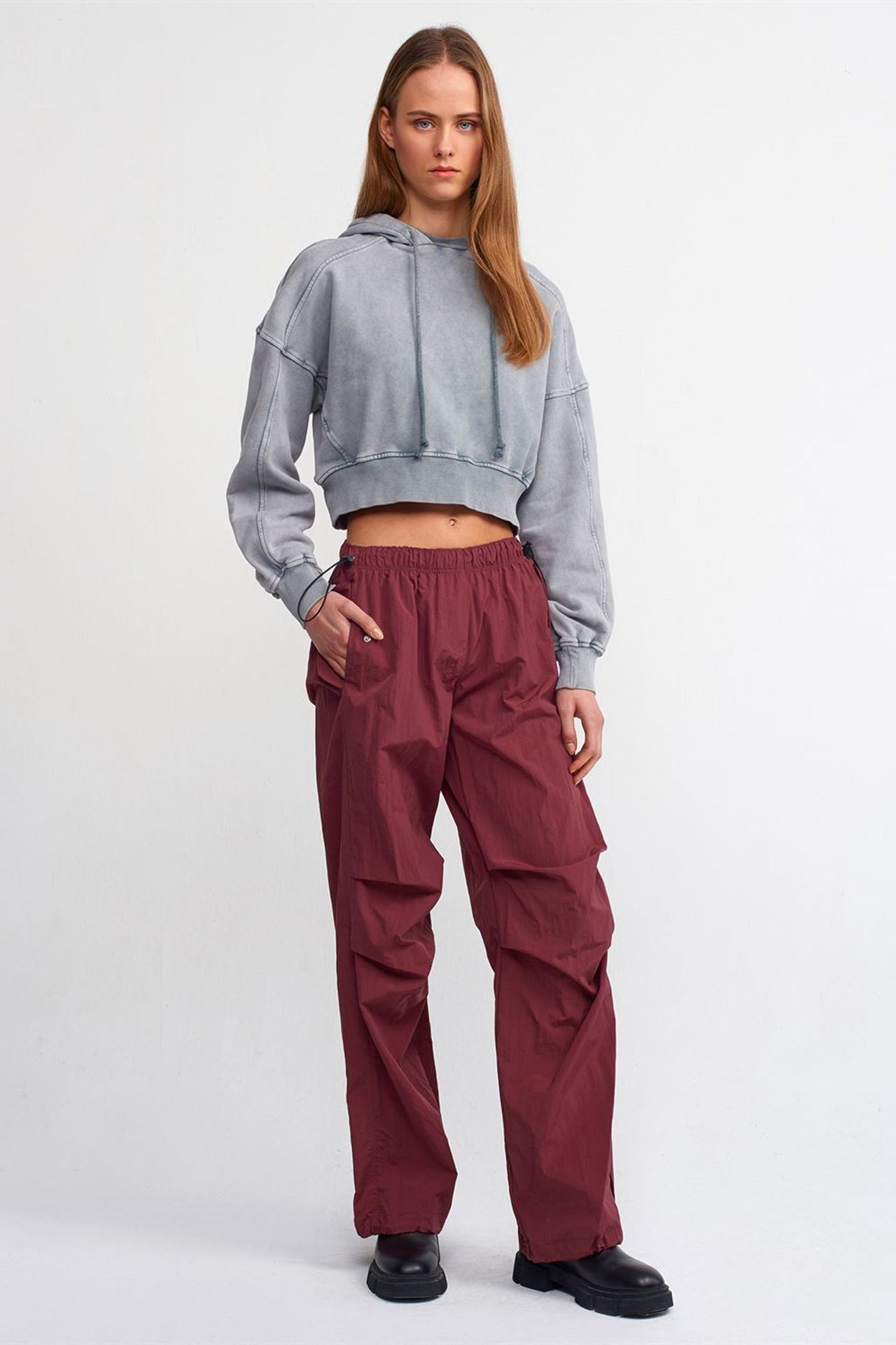 DILVIN Women's Oversized Cropped Hooded Sweatshirt 4