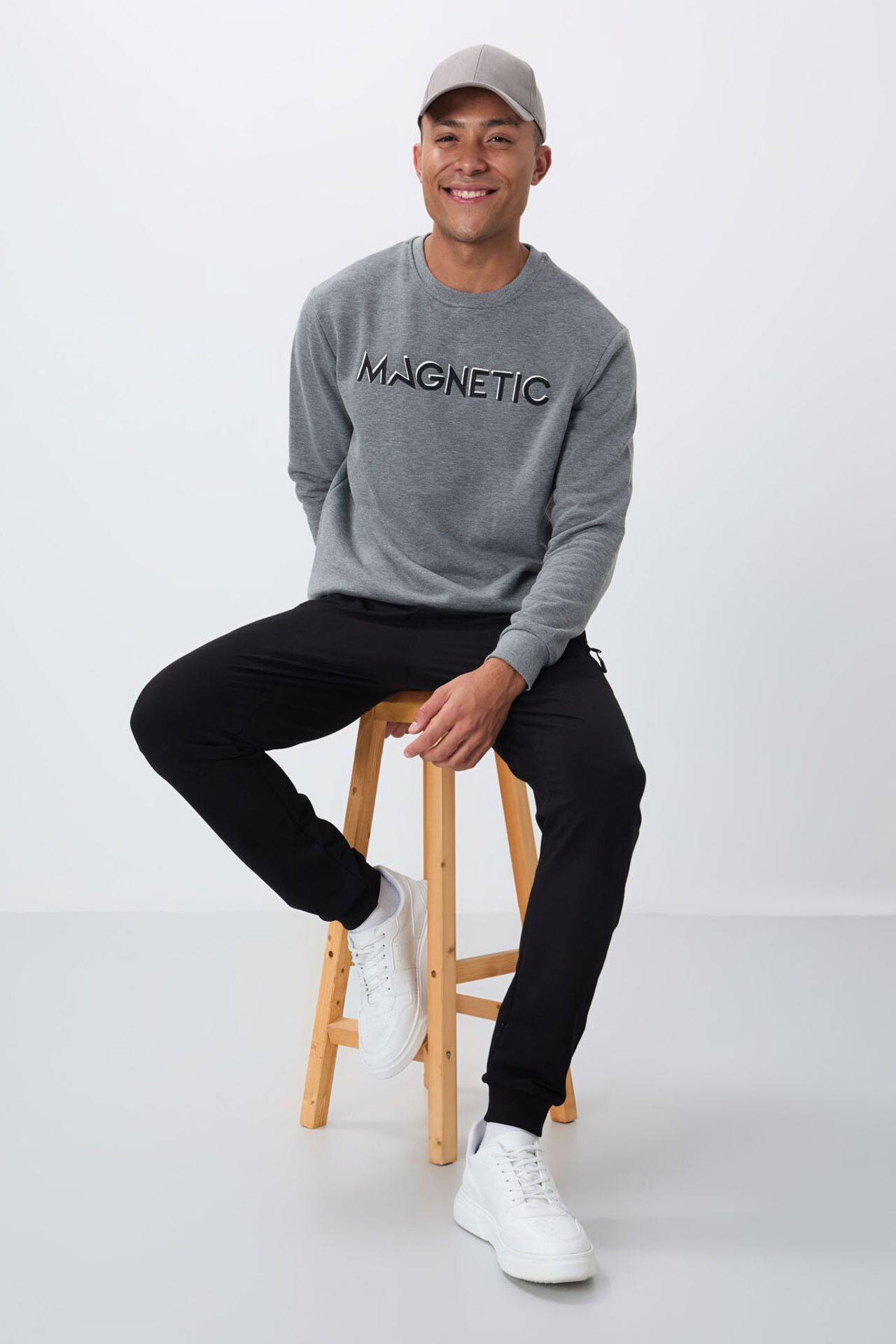 TOMMY Men's Printed Crew Neck Sweatshirt 4