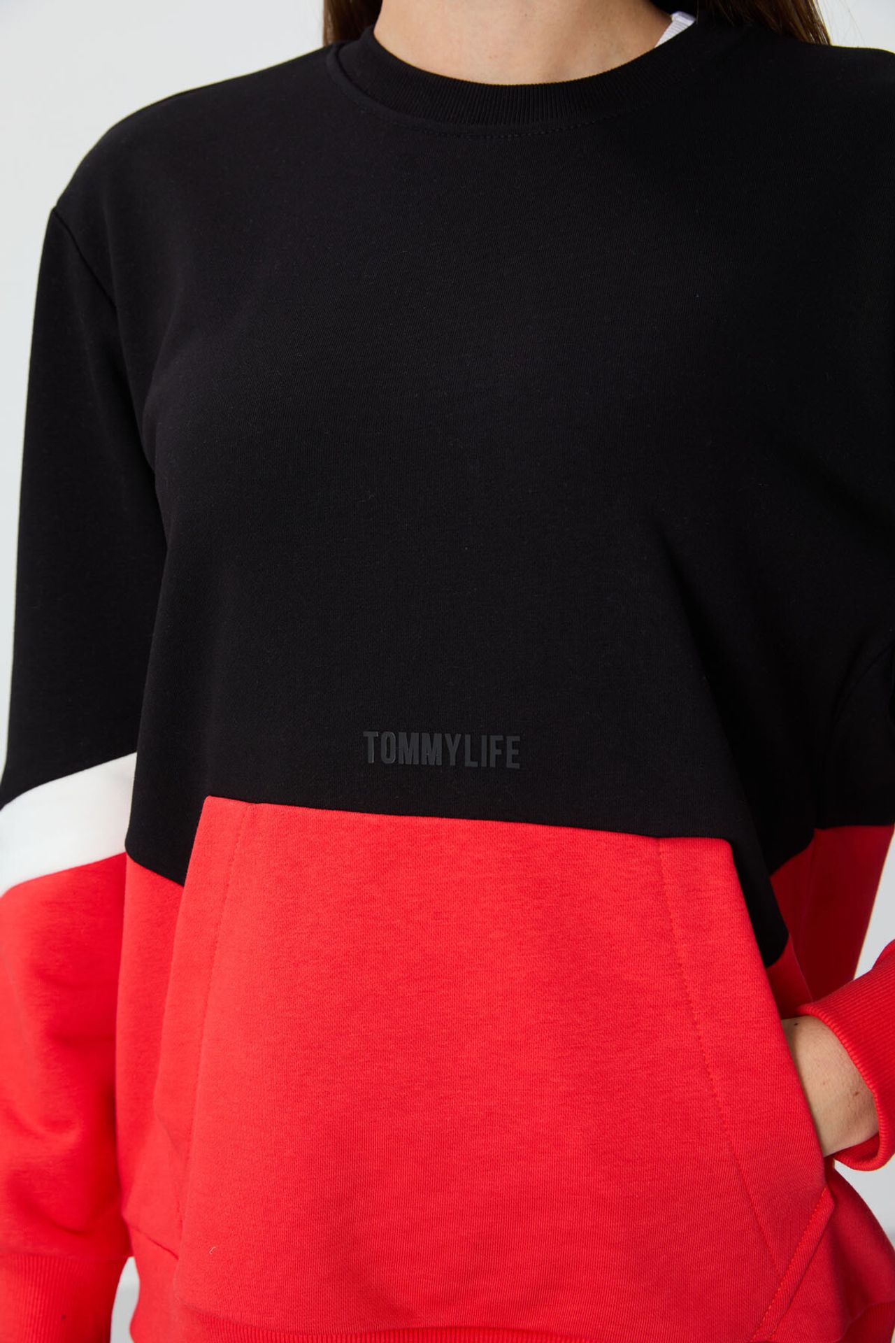 TOMMY Oversized Color-Blocked Crew Neck Sweatshirt 3