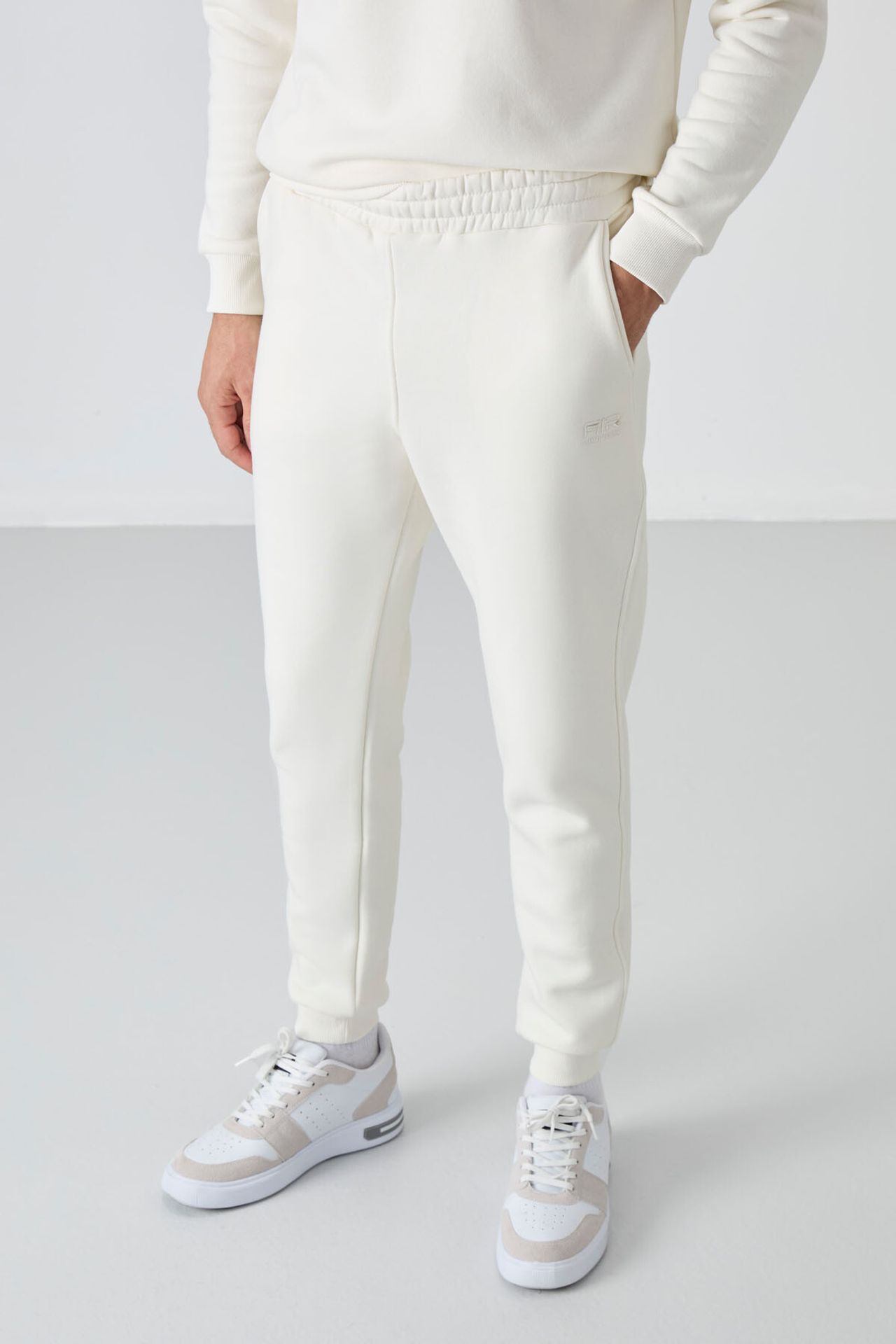 TOMMY Men's Long-Sleeve Crew Neck Sweatshirt And Pants Set 5