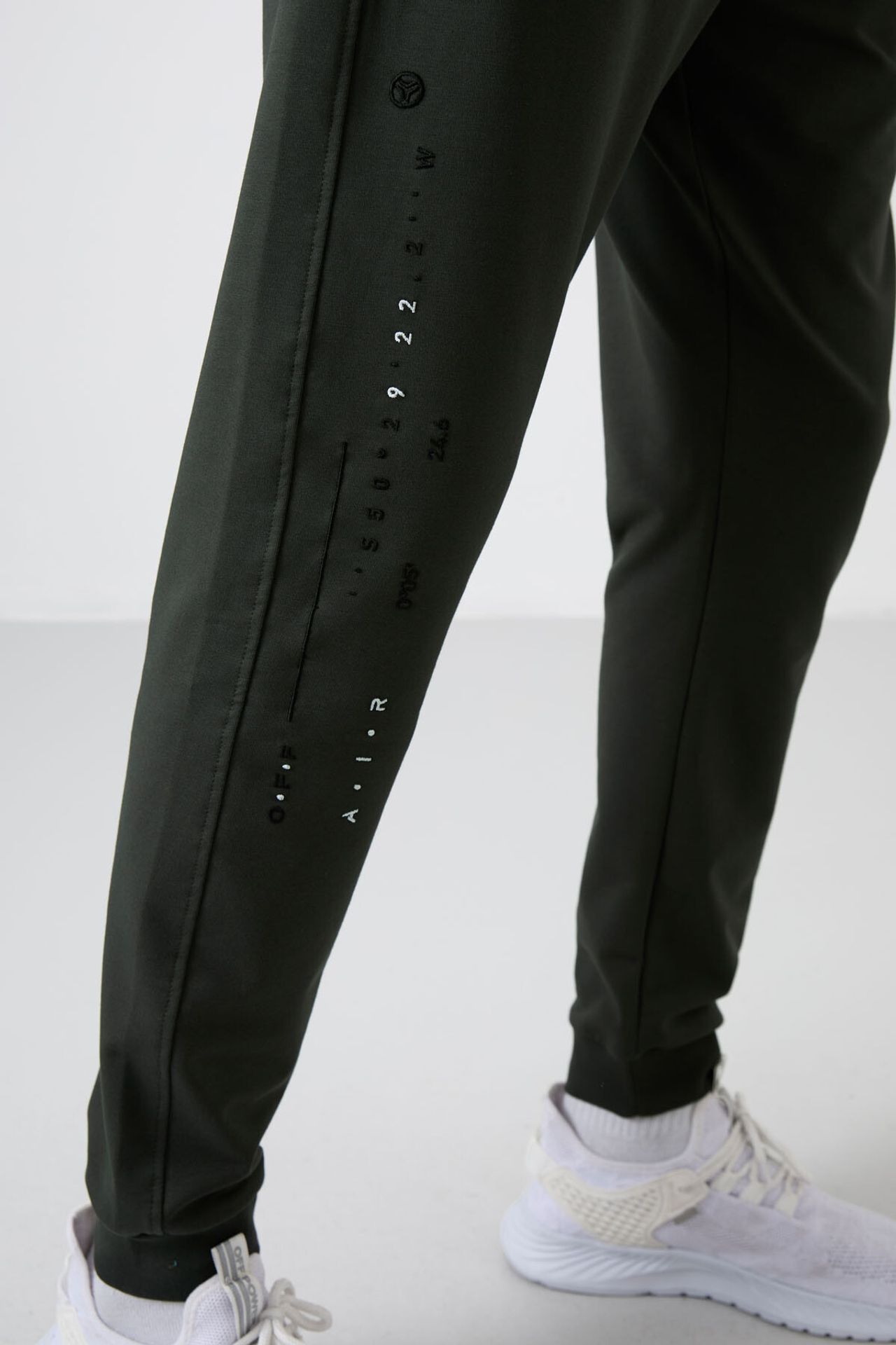 TOMMY Men's Solid Jogger Sweatpants 5