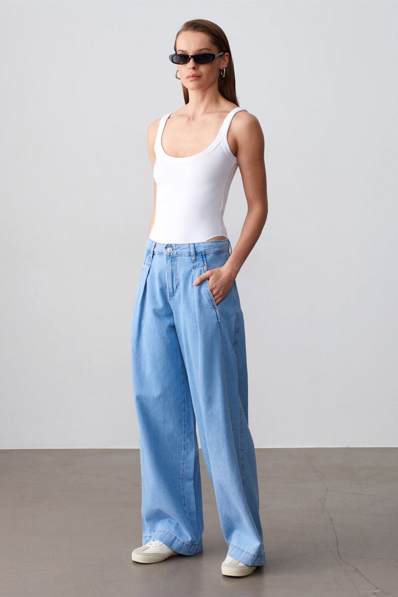 DILVIN High-Waist Wide-Leg Cotton Denim Jeans 1