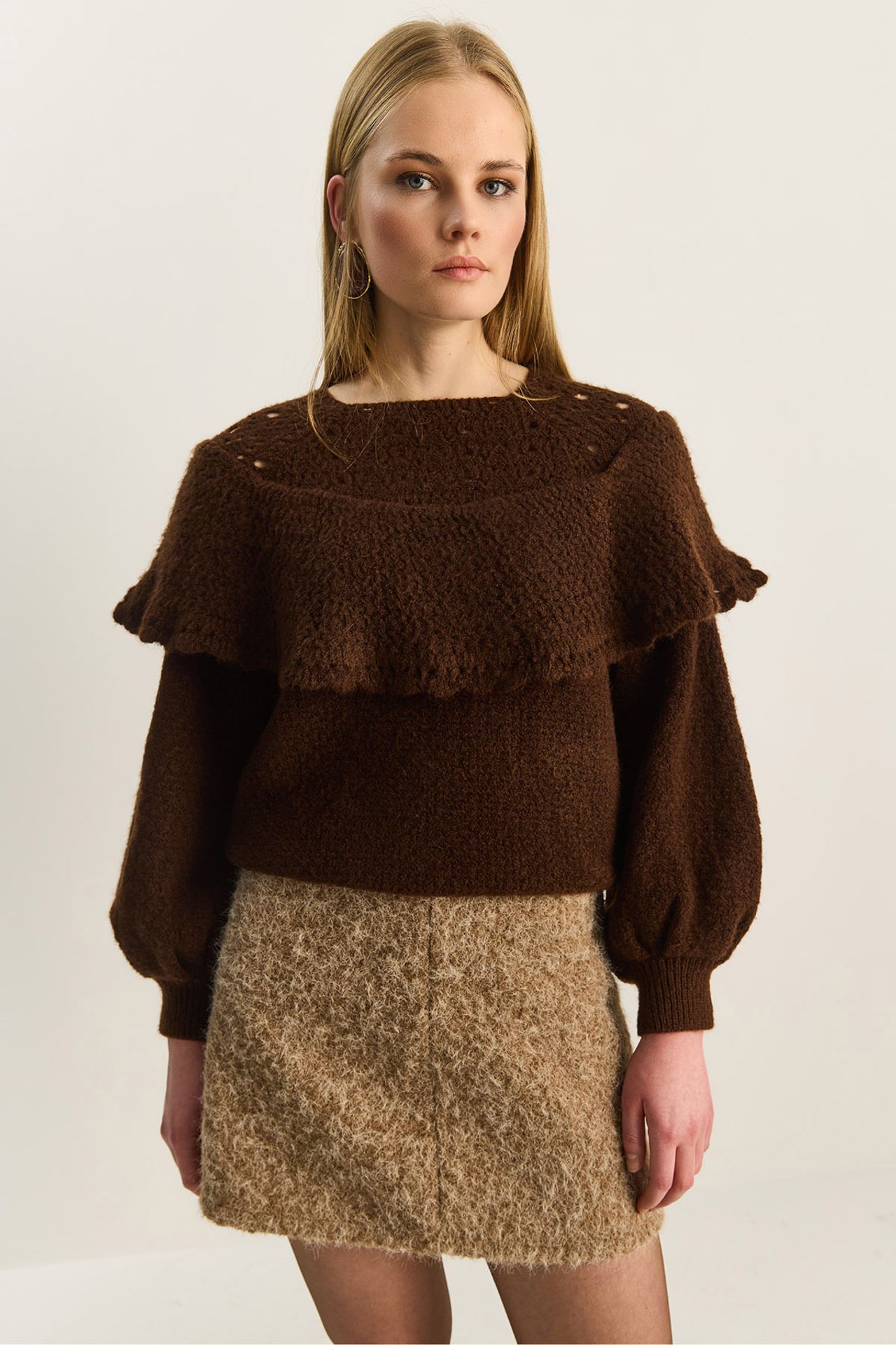 LUCCI Ribbed Boat Neck Thick Sweater with Frilly Detail 2