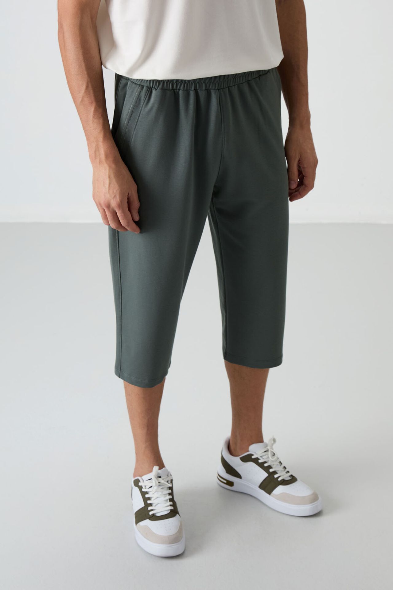 TOMMY Men's Mid-waist Wide-leg Capri Shorts 4