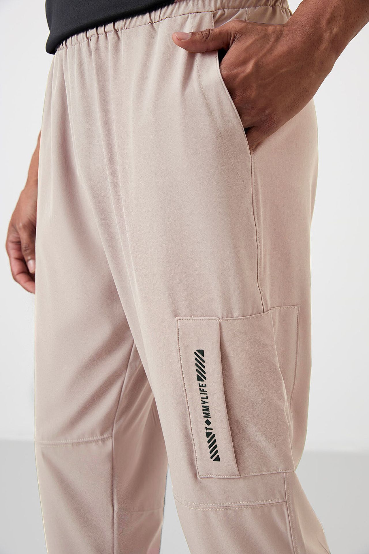 TOMMY Men's Solid Pull-on Sweatpants 5