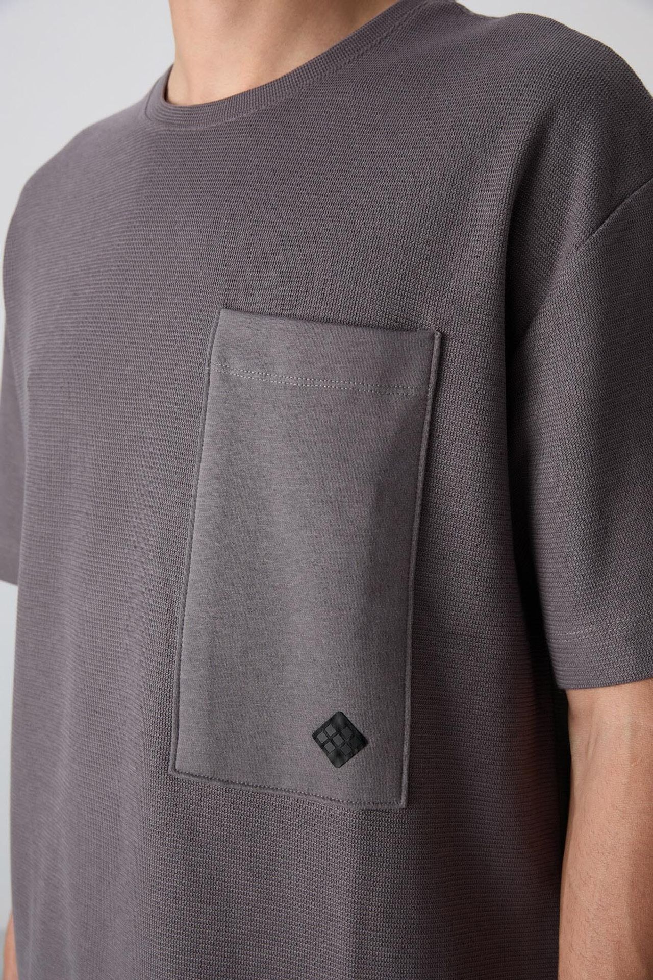 TOMMY Oversized Cotton-Blend Crew Neck T-Shirt With Pocket 3