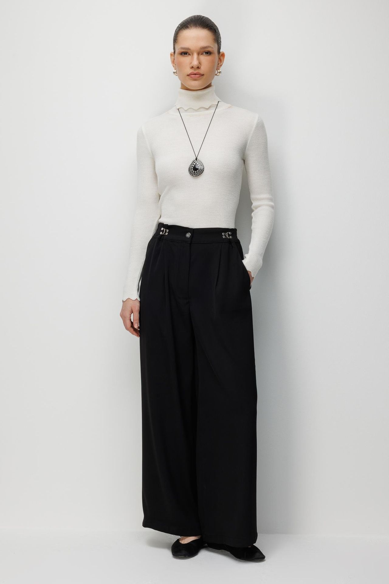 MIXRAY High Waist Wide Leg Pants with Accessory Detail 2